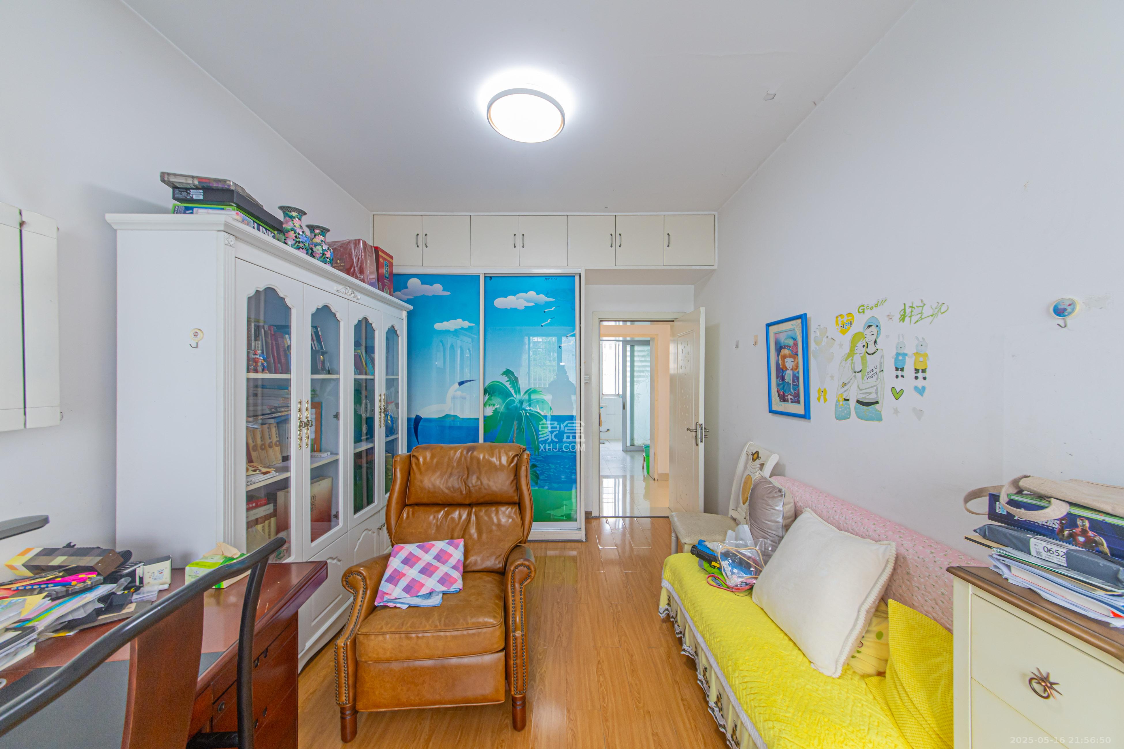 九峰小区(一二三四区) 4室2厅2卫 230.0万 九峰小区(一二三四区) 4室2厅2卫 230.0万卧室