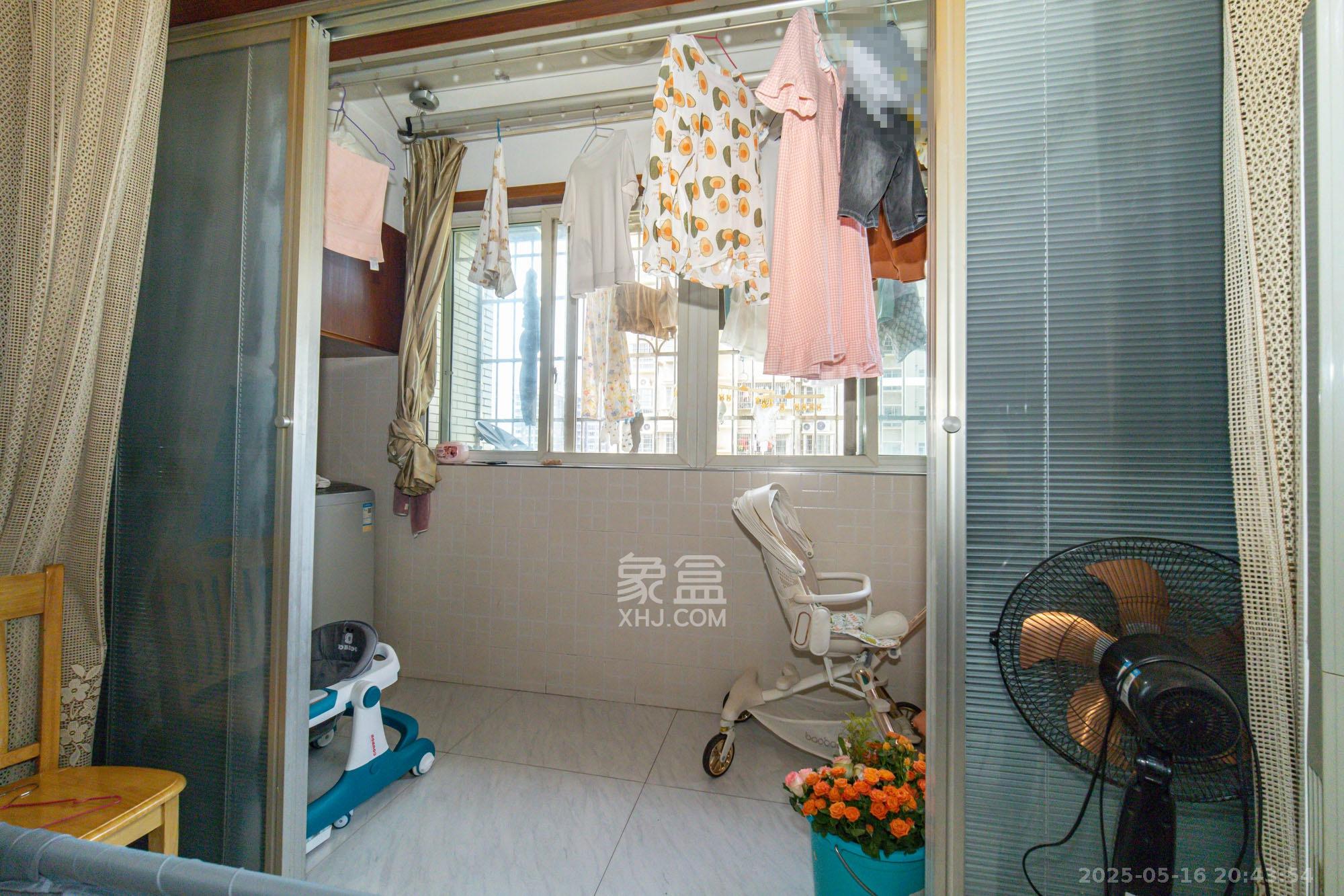 楚天中苑 3室2厅2卫 68.0万 楚天中苑 3室2厅2卫 68.0万阳台