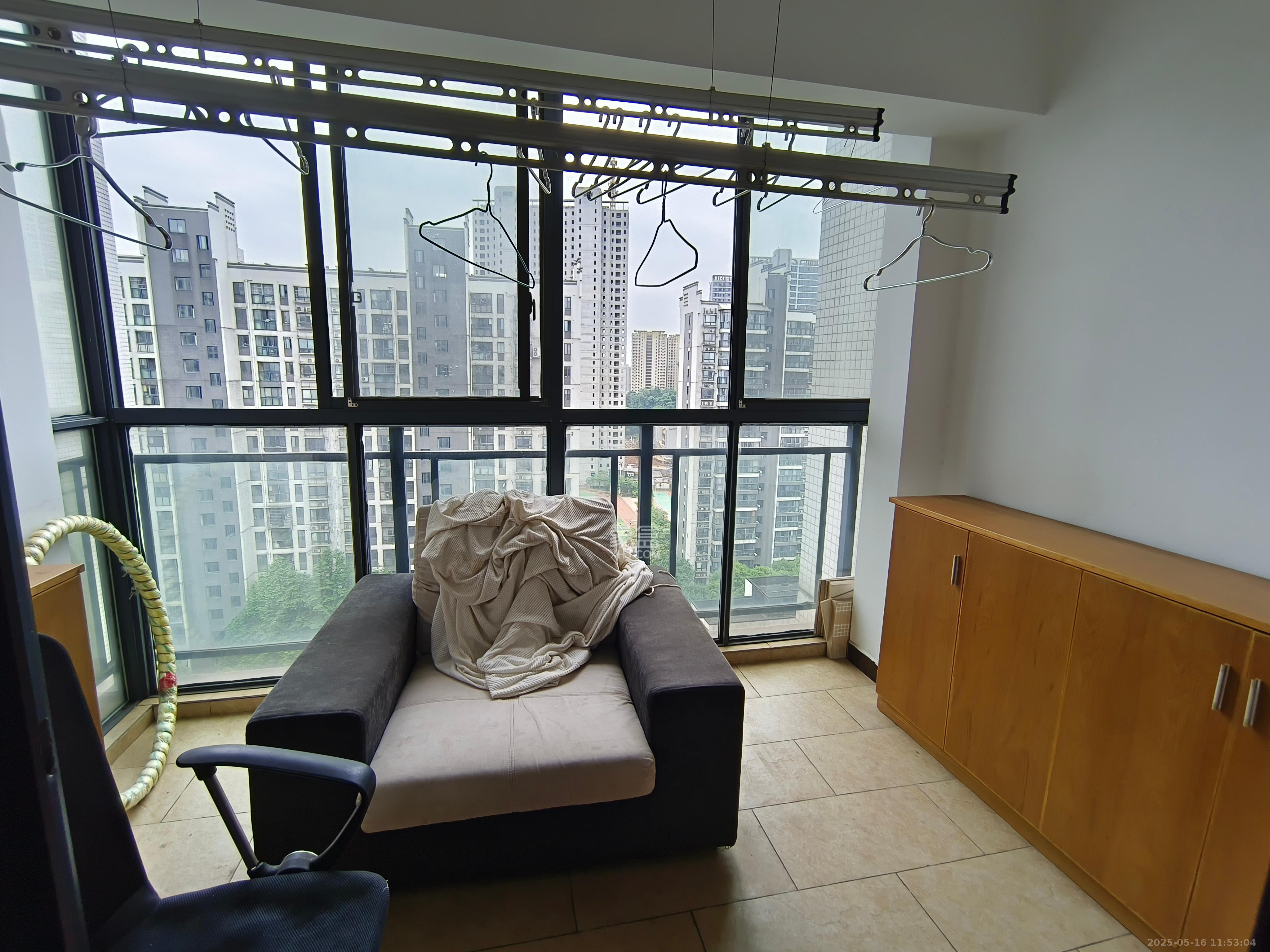 钱隆学府一、二期 2室1厅1卫 2100.0元/月 钱隆学府一、二期 2室1厅1卫 2100.0元/月室内图