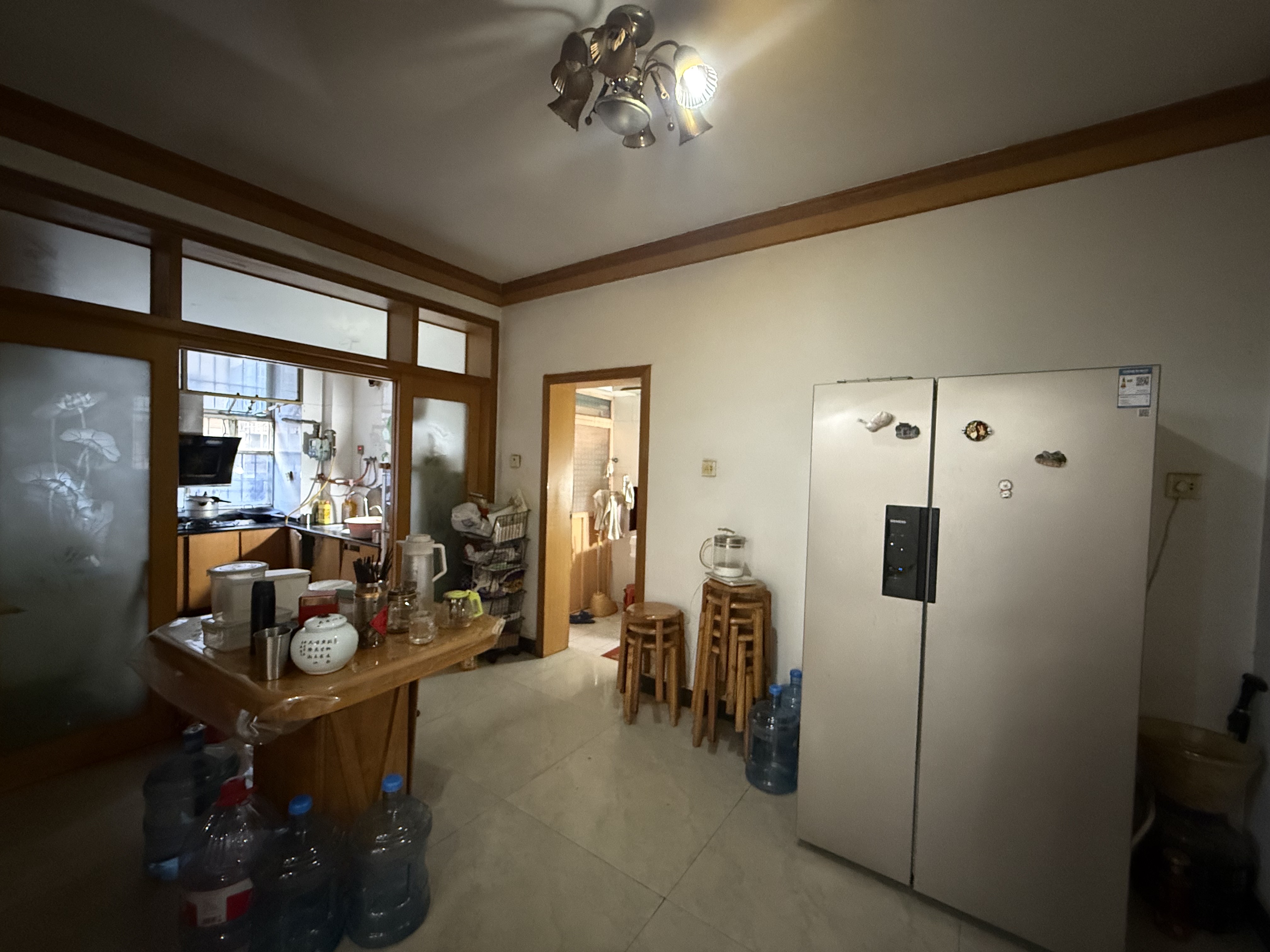 市商业局家属楼 3室2厅2卫 53.8万 市商业局家属楼 3室2厅2卫 53.8万客厅