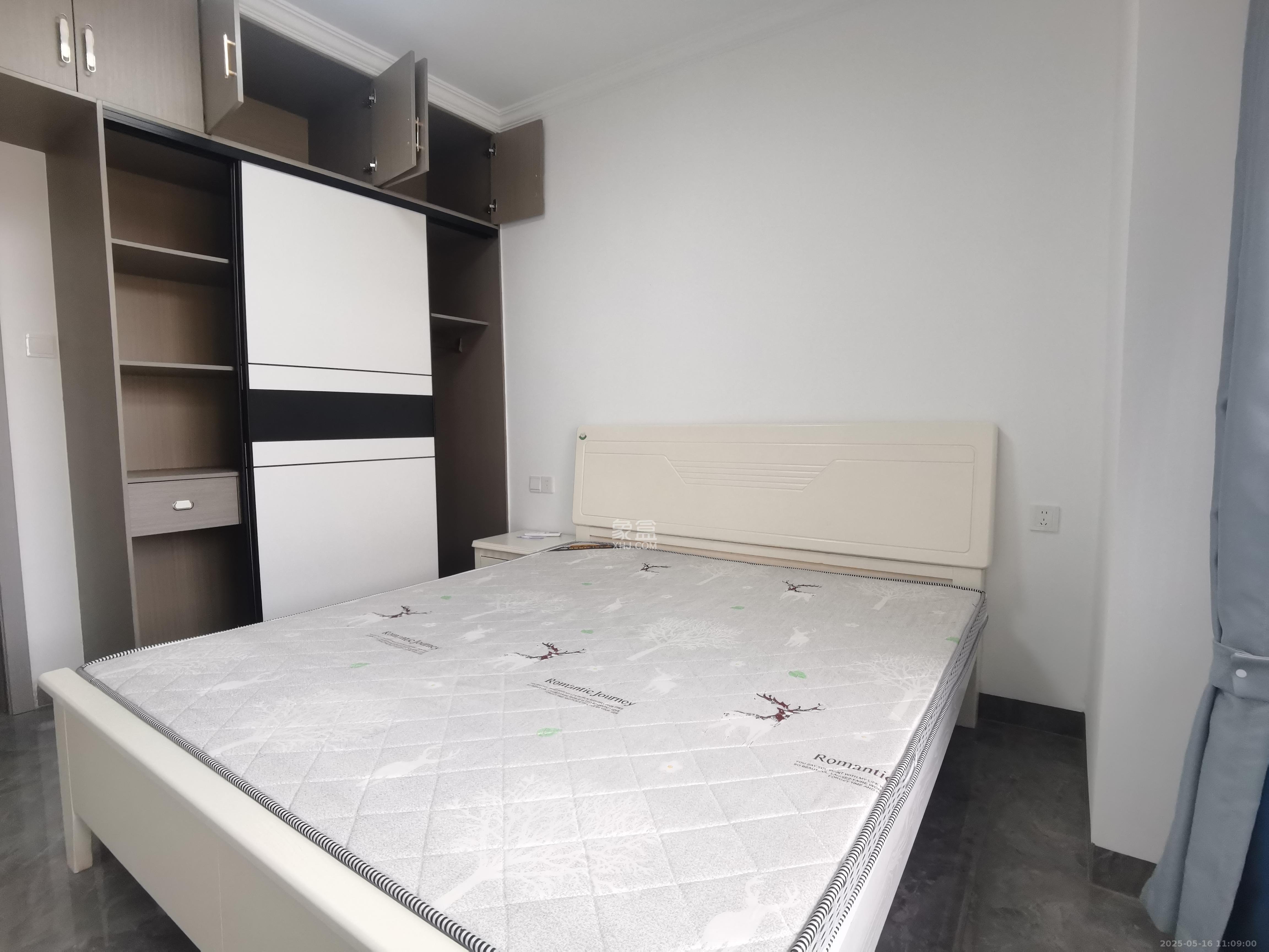 东岸梅园小区  2室2厅1卫    2100.0元/月室内图
