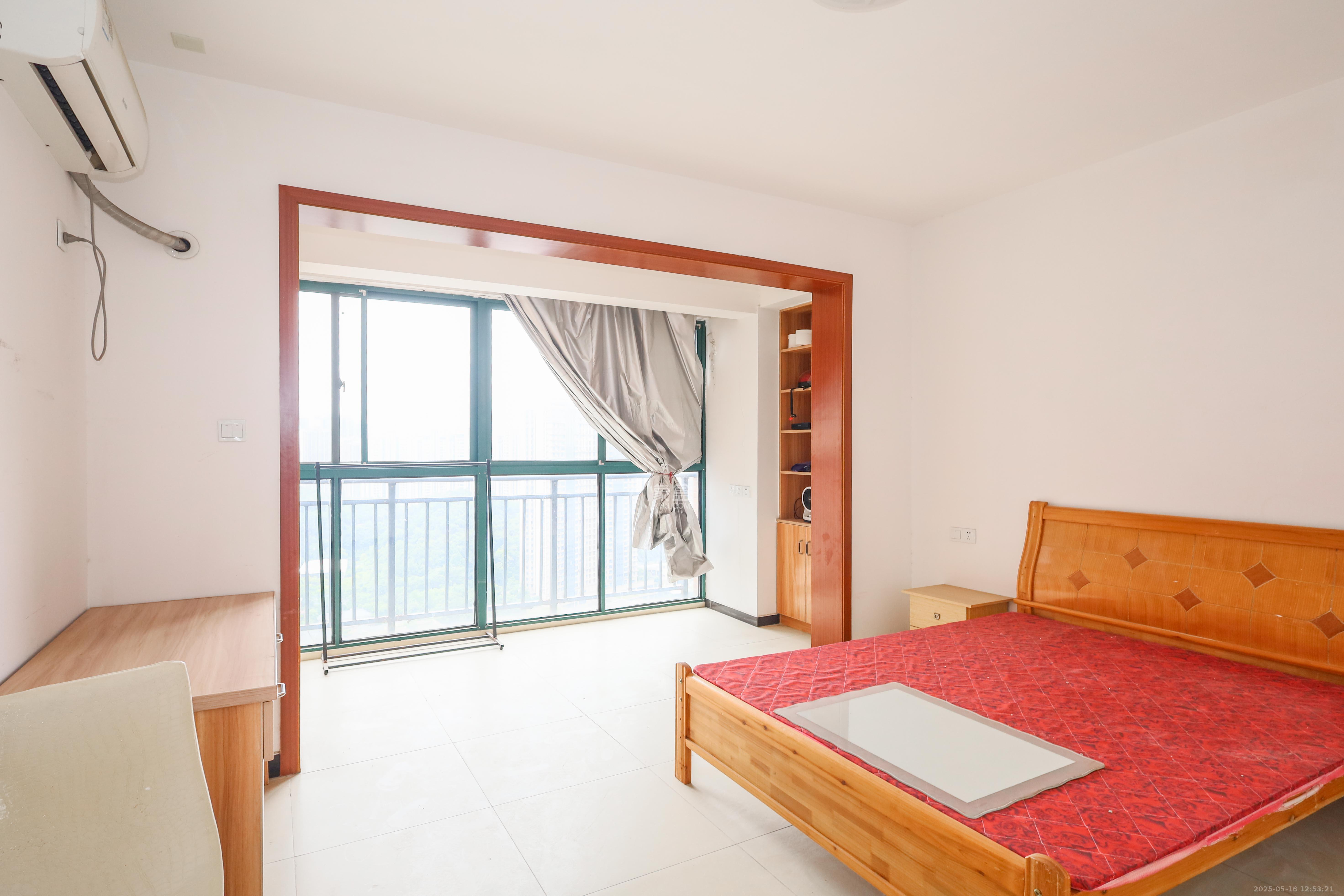 华美公寓(新猎鹰公寓) 3室2厅1卫 55.0万 华美公寓(新猎鹰公寓) 3室2厅1卫 55.0万卧室