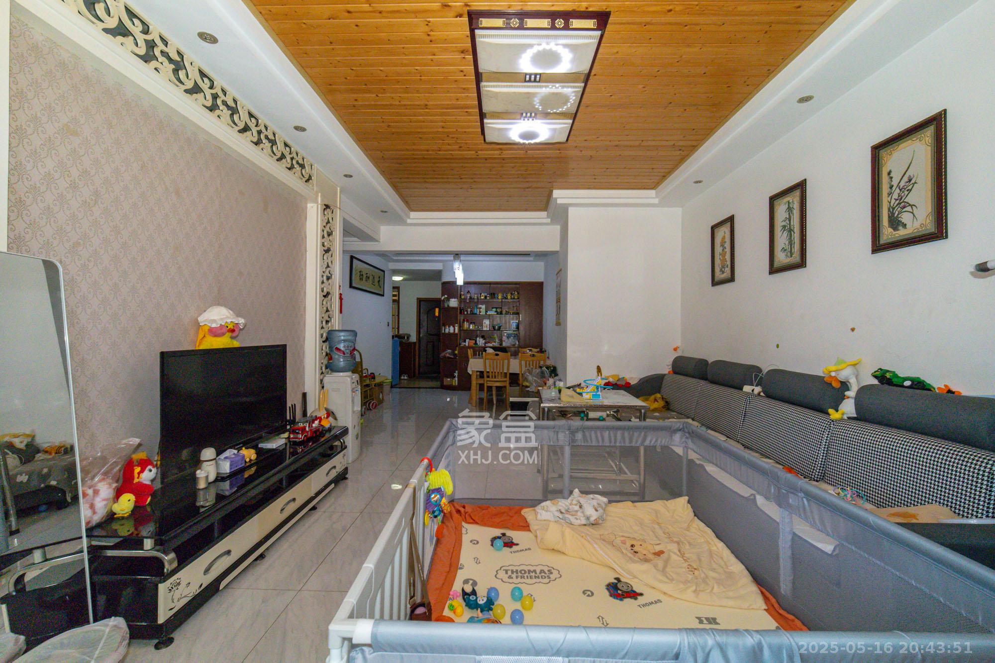 楚天中苑 3室2厅2卫 68.0万 楚天中苑 3室2厅2卫 68.0万客厅