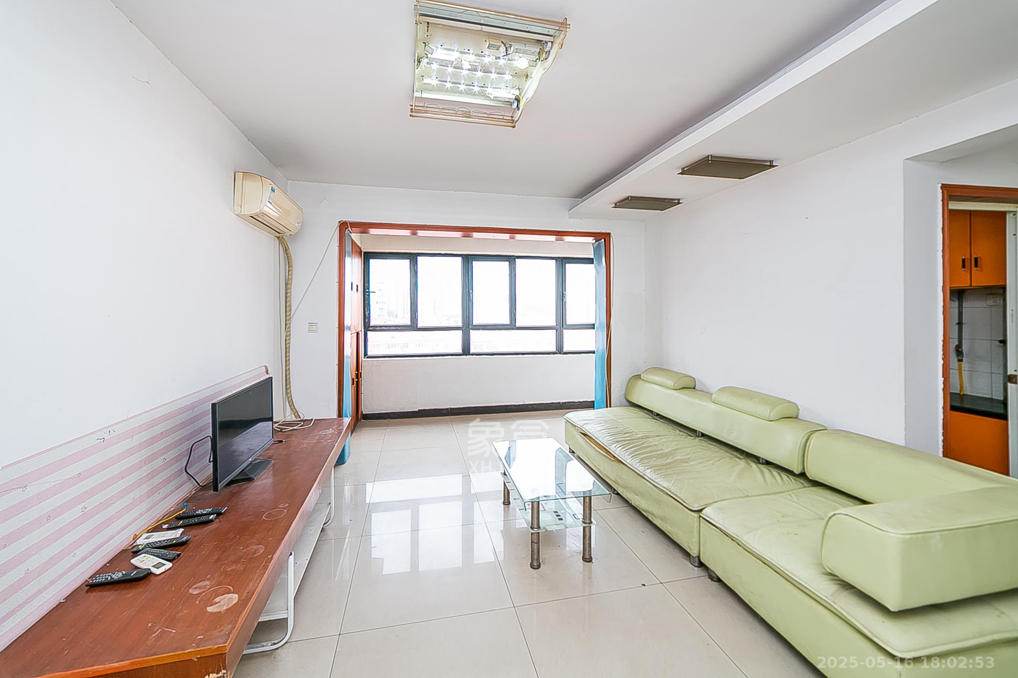 南国新城 2室2厅1卫 50.8万 南国新城 2室2厅1卫 50.8万客厅