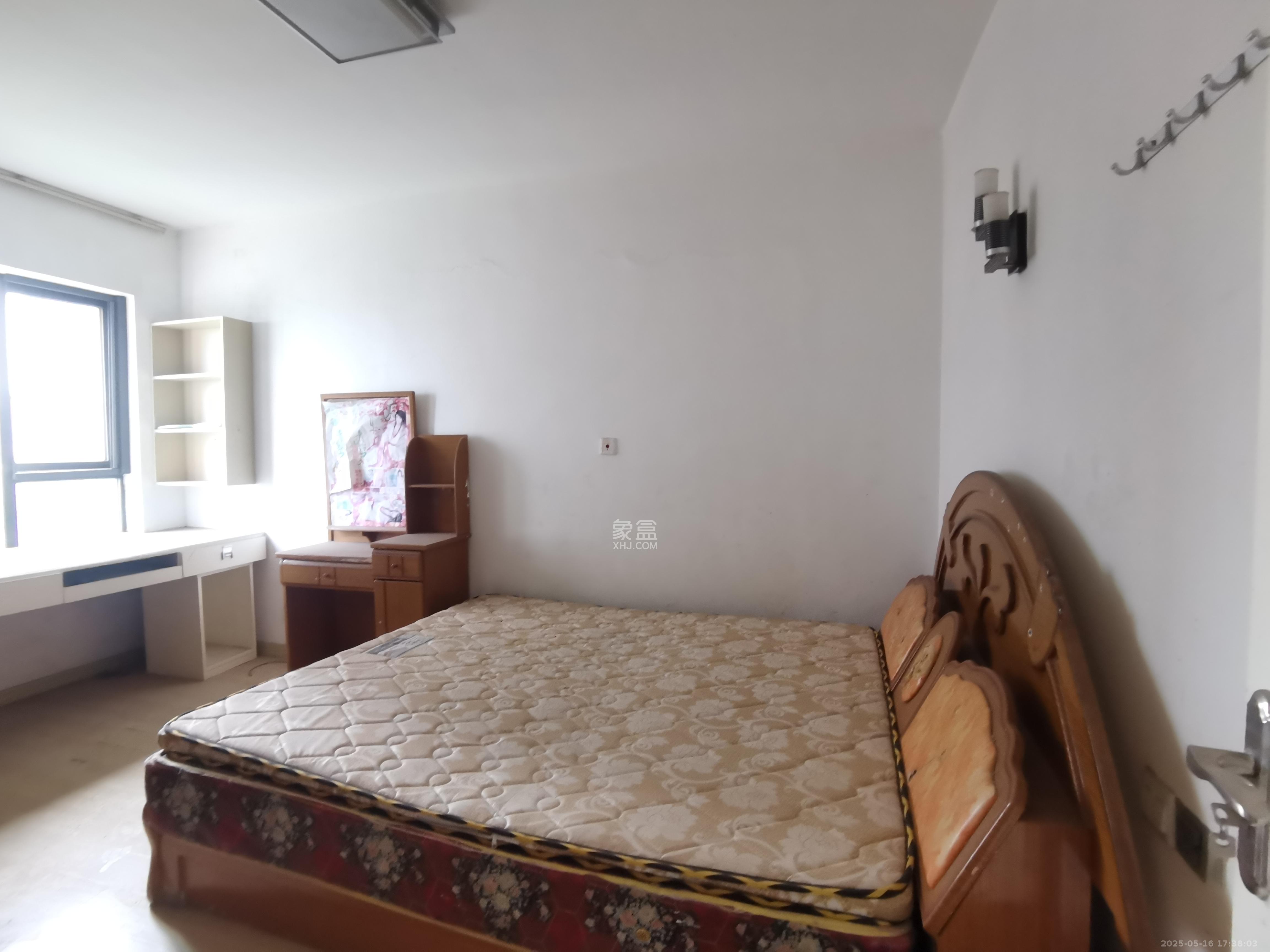 三一街区  3室2厅1卫   1800.00元/月室内图