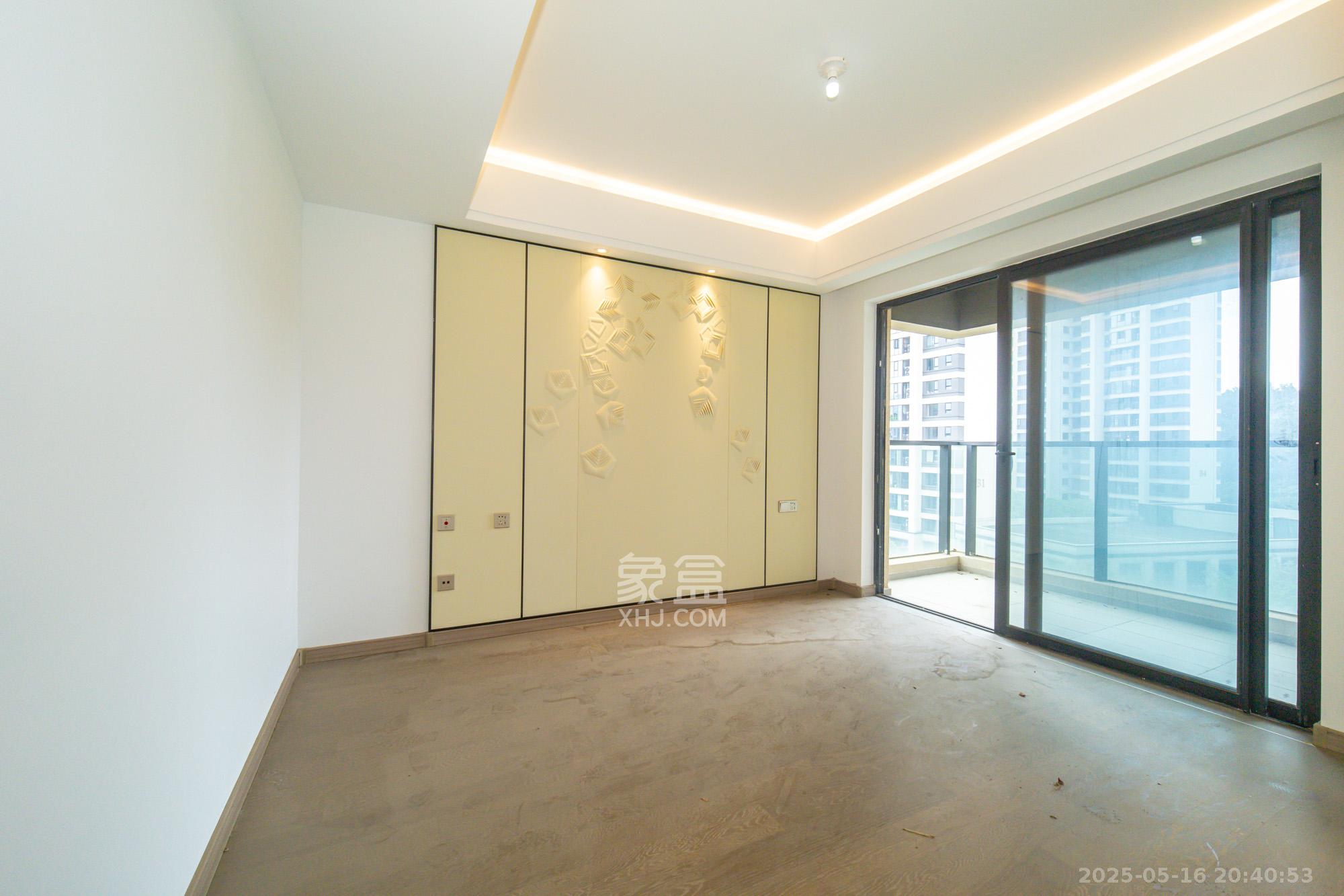 东原麓印长江A区  4室2厅2卫   125.80万卧室