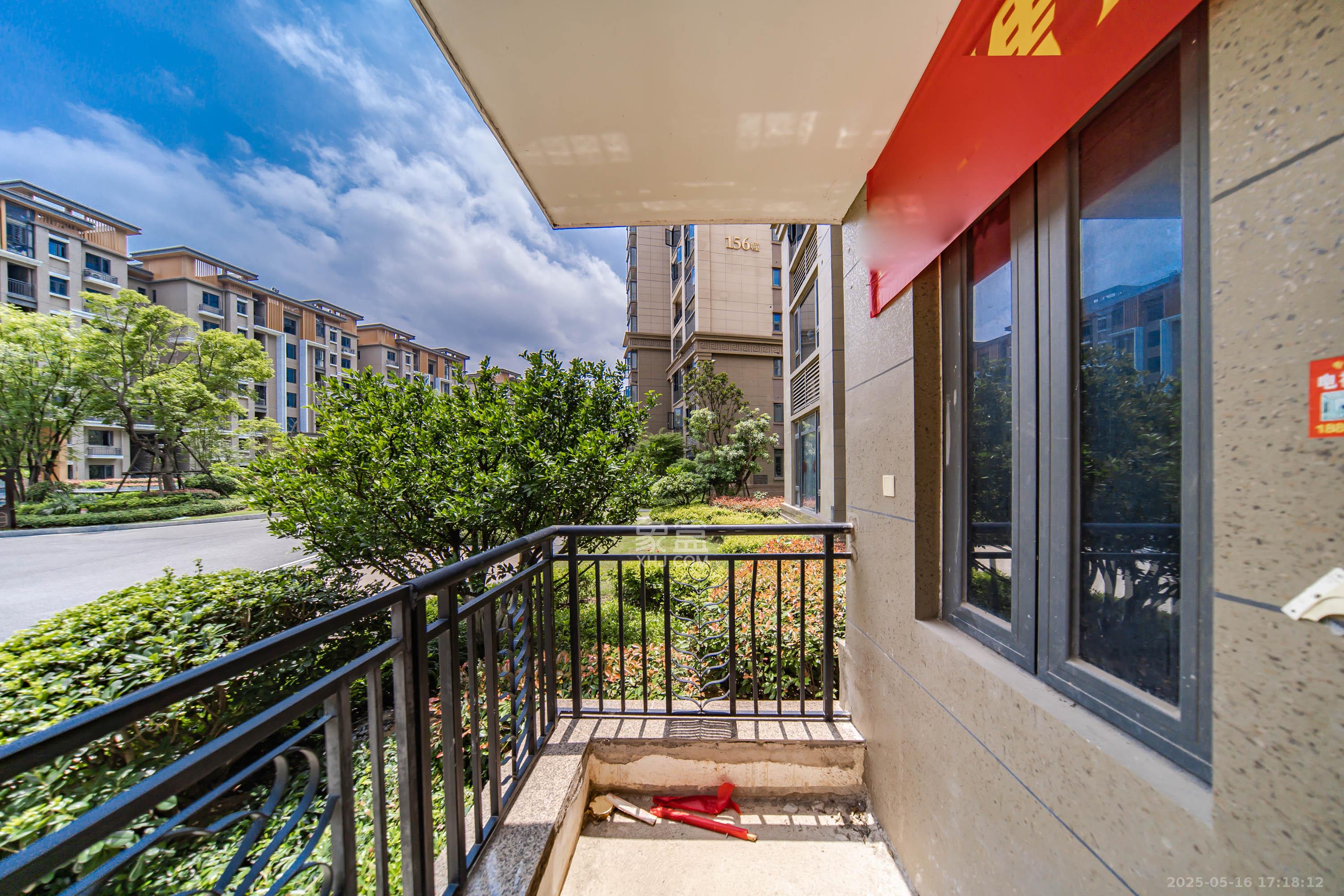 恒大半山悦府  1室1厅1卫    30.0万 恒大半山悦府  1室1厅1卫    30.0万阳台