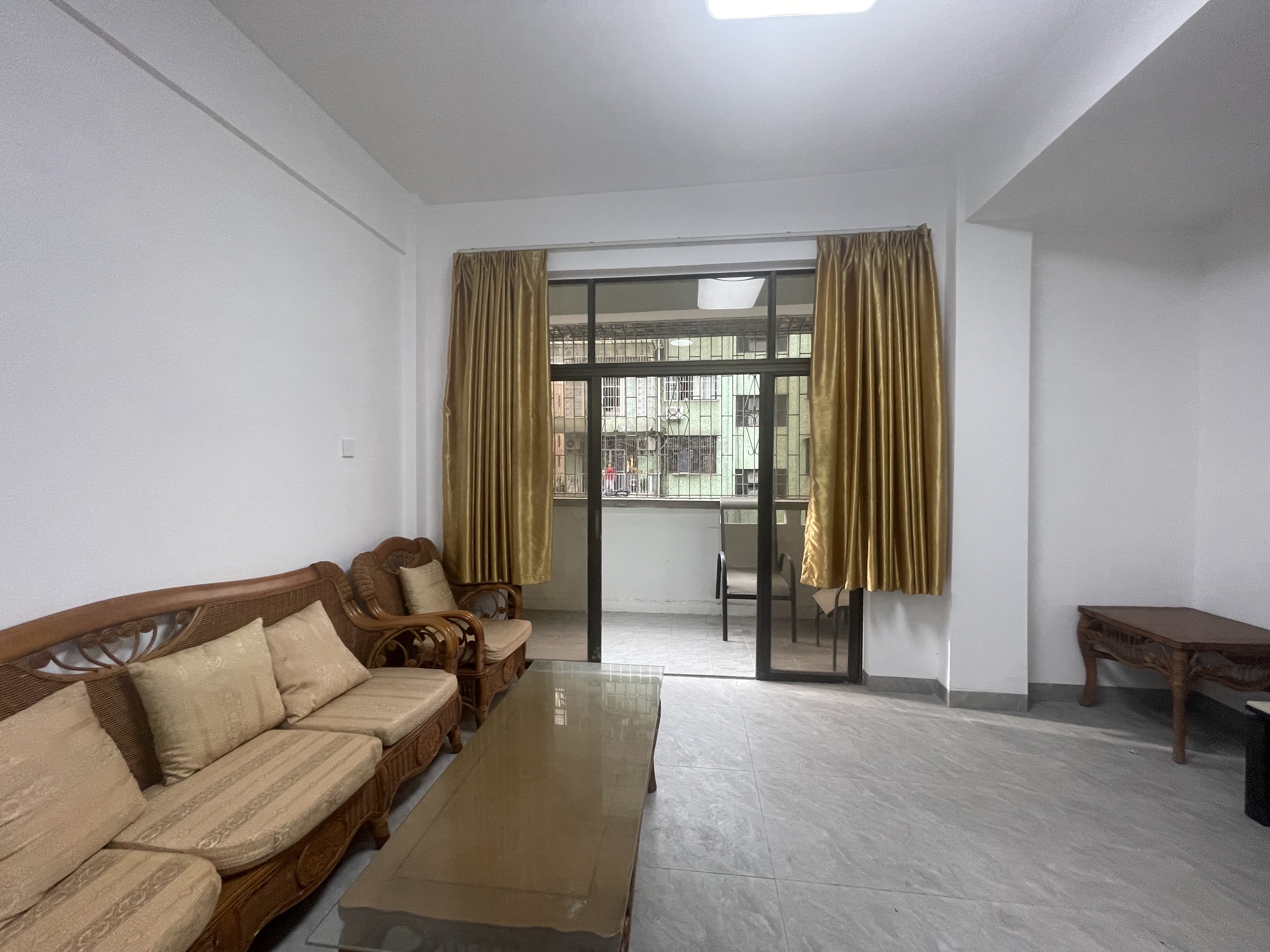 傍海小区  2室2厅1卫    2000.0元/月 傍海小区  2室2厅1卫    2000.0元/月室内图