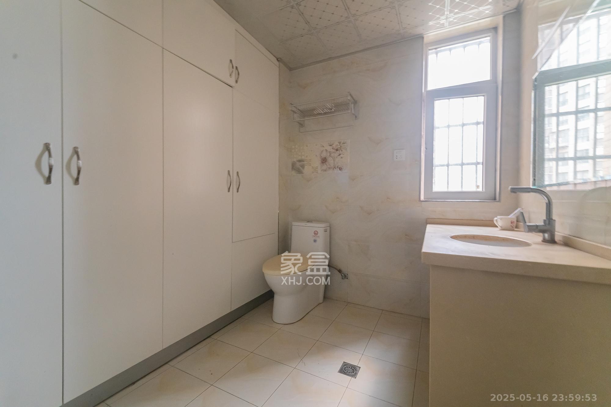 东方航标 3室2厅2卫 85.0万 东方航标 3室2厅2卫 85.0万卫生间