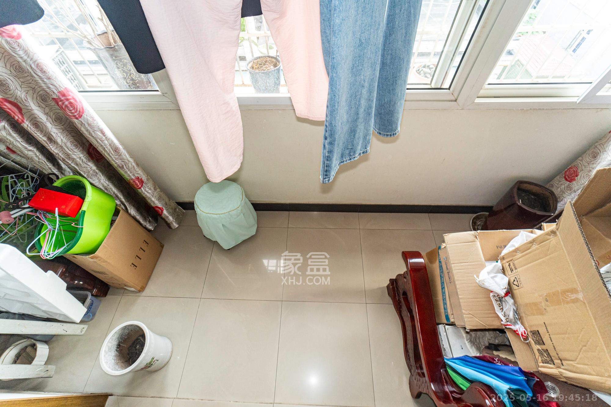 星兴佳园 3室2厅2卫 59.8万 星兴佳园 3室2厅2卫 59.8万阳台