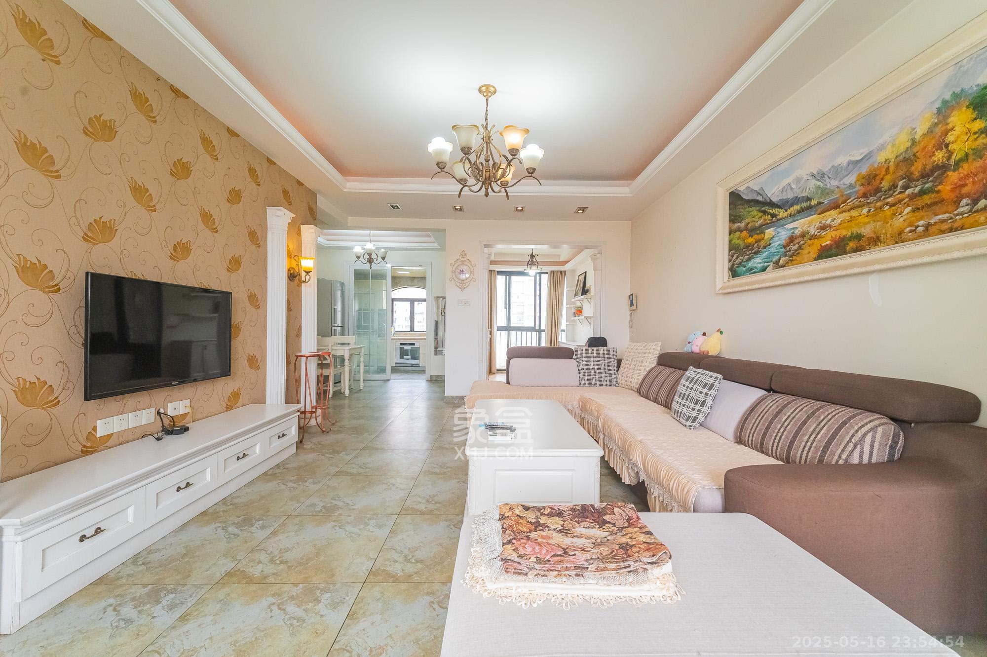 鹏基诺亚山林 3室2厅2卫 78.8万 鹏基诺亚山林 3室2厅2卫 78.8万客厅