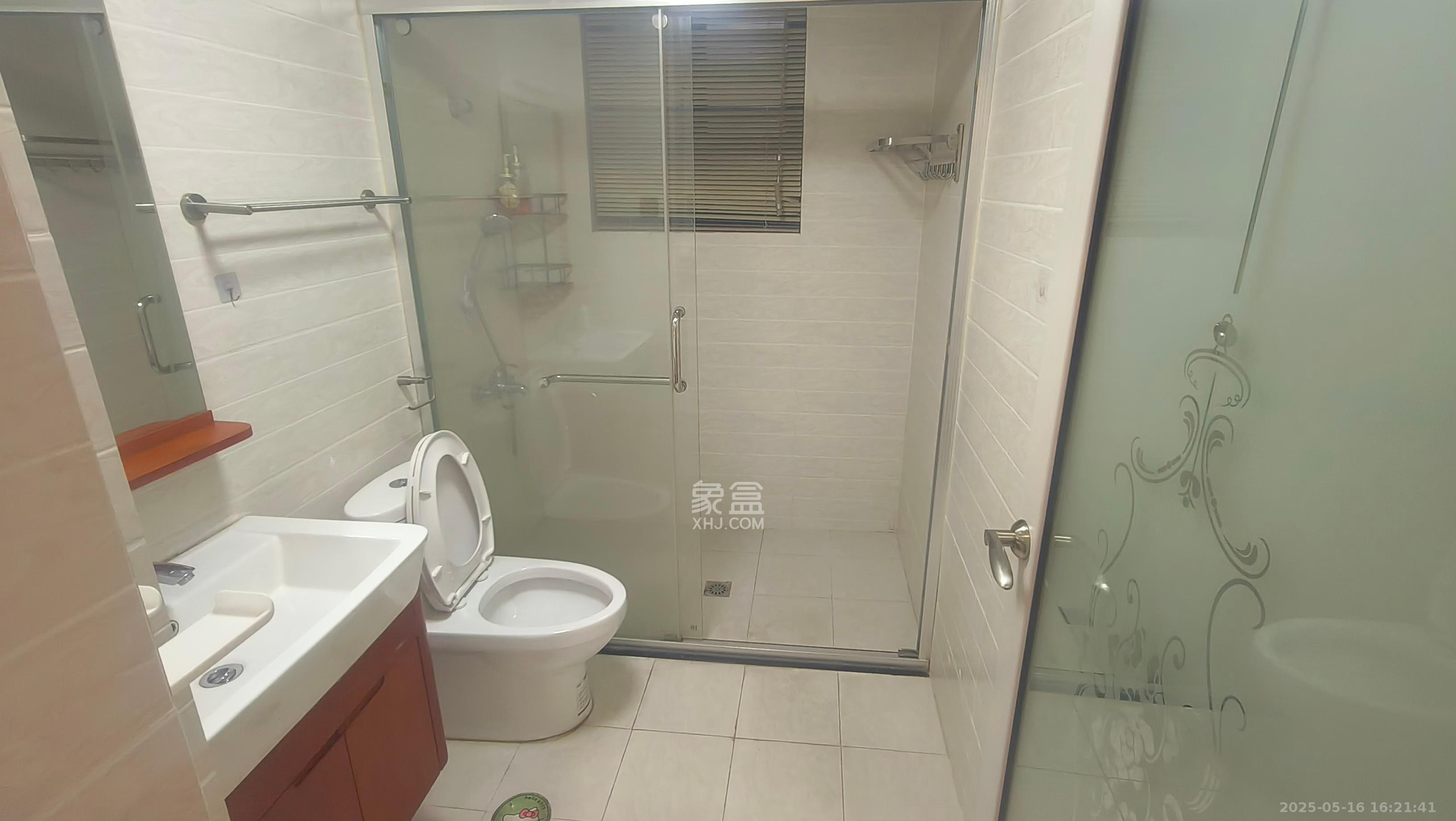 第六都(陆都小区) 3室2厅2卫 4200.0元/月 第六都(陆都小区) 3室2厅2卫 4200.0元/月室内图