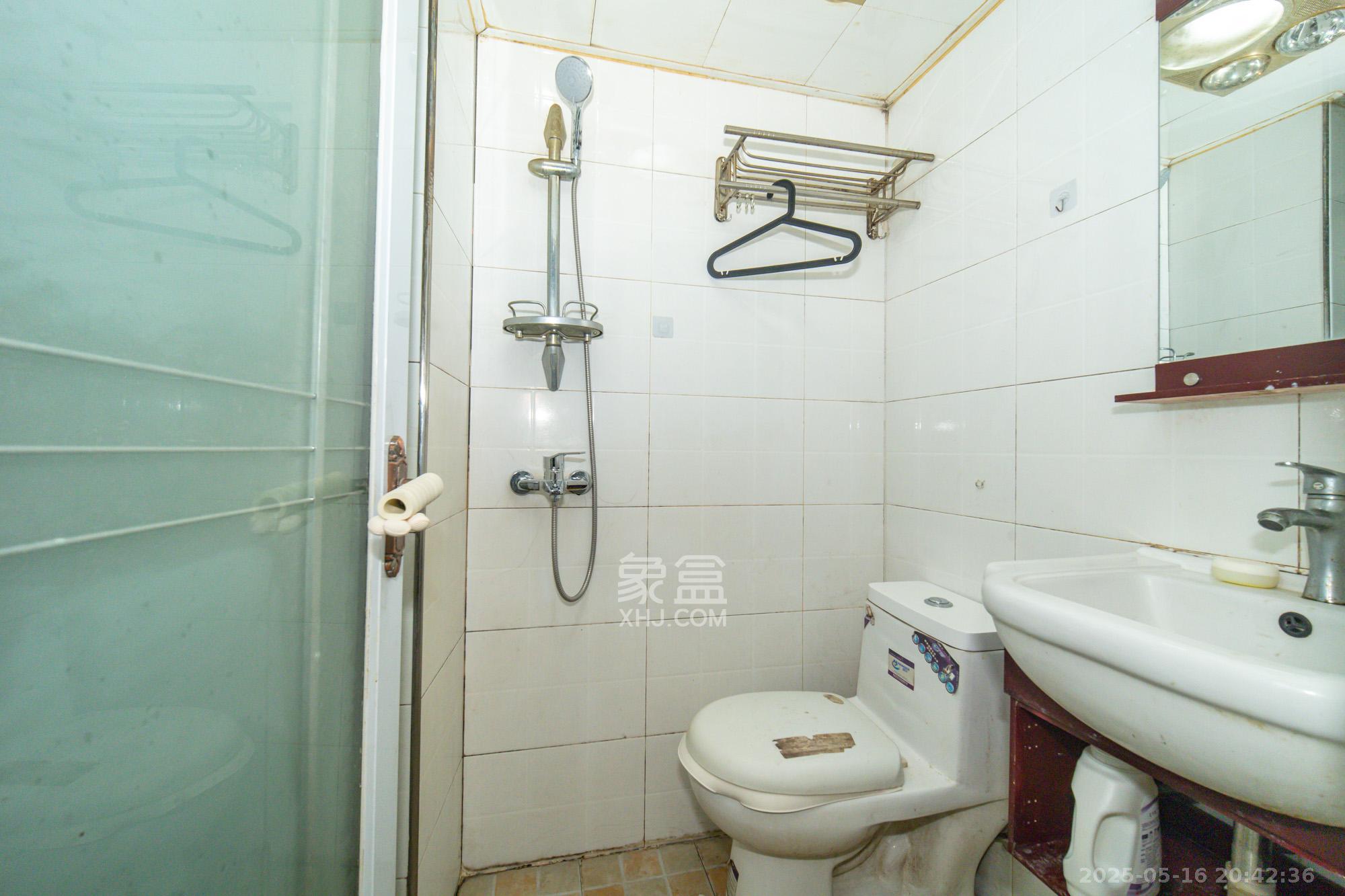 新长海广场 1室1厅1卫 20.0万 新长海广场 1室1厅1卫 20.0万卫生间