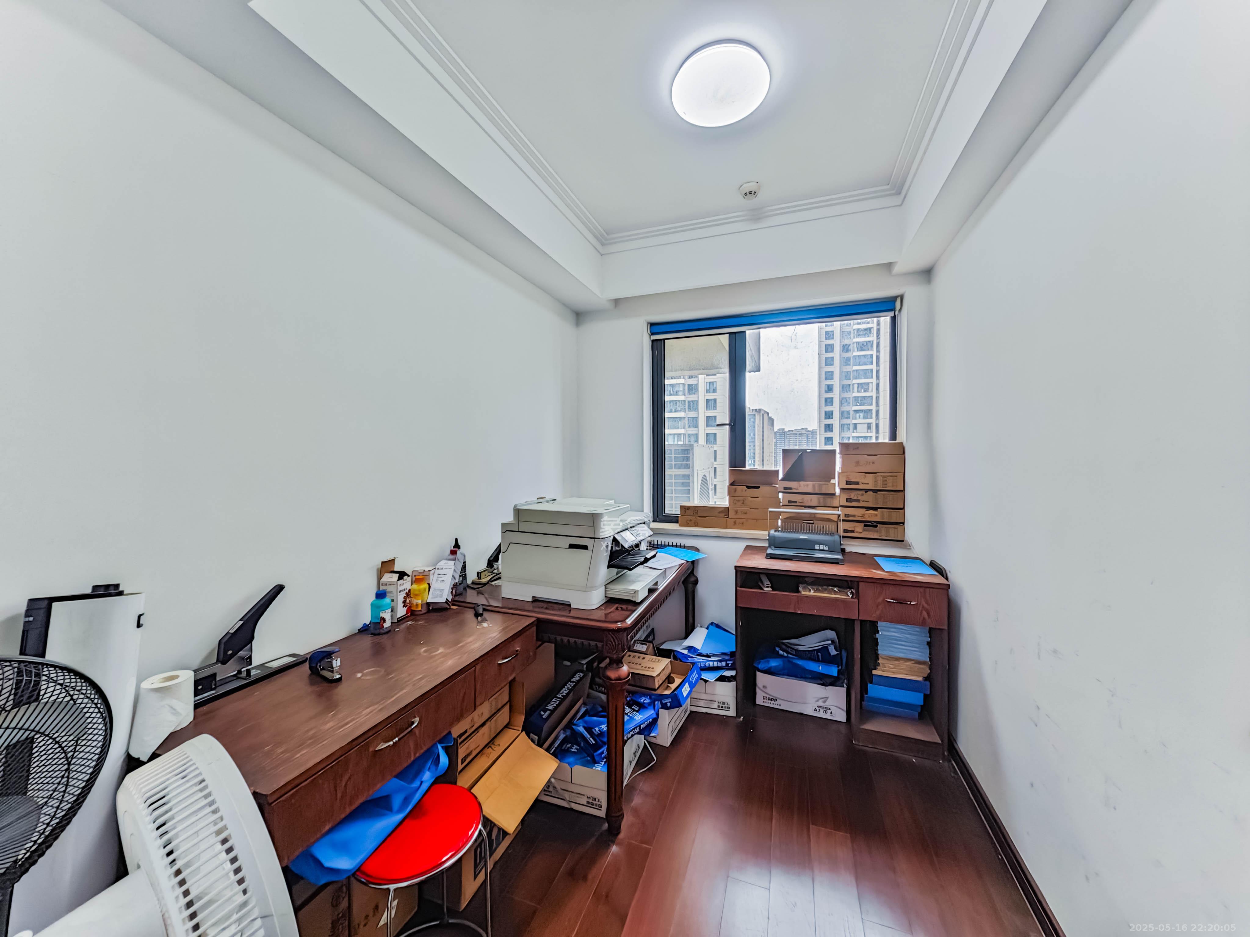 绿地长沙城际空间站(绿地新里佳苑)  5室2厅2卫    175.0万 绿地长沙城际空间站(绿地新里佳苑)  5室2厅2卫    175.0万卧室