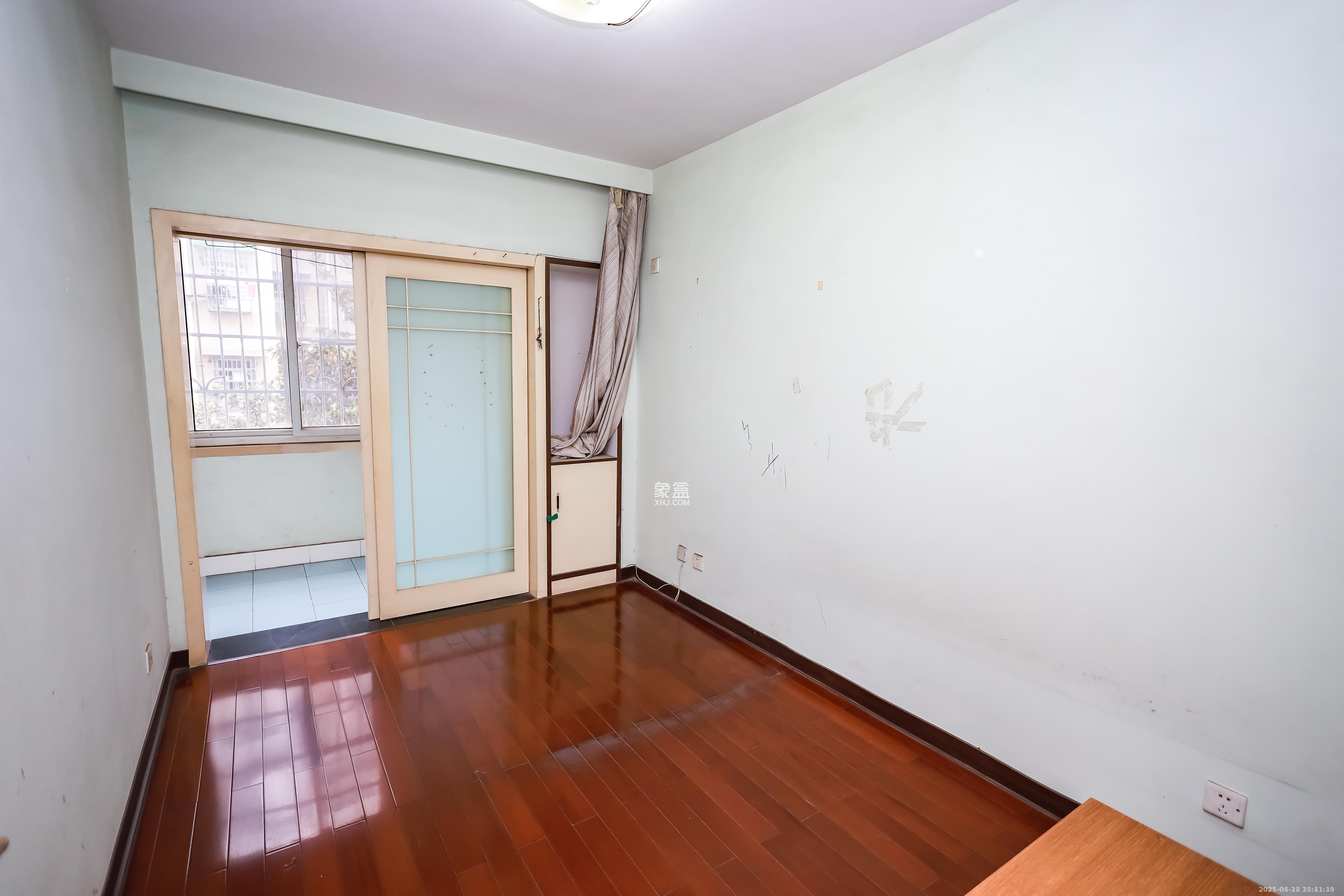 咸嘉新村西子园  4室2厅2卫   2300.00元/月室内图