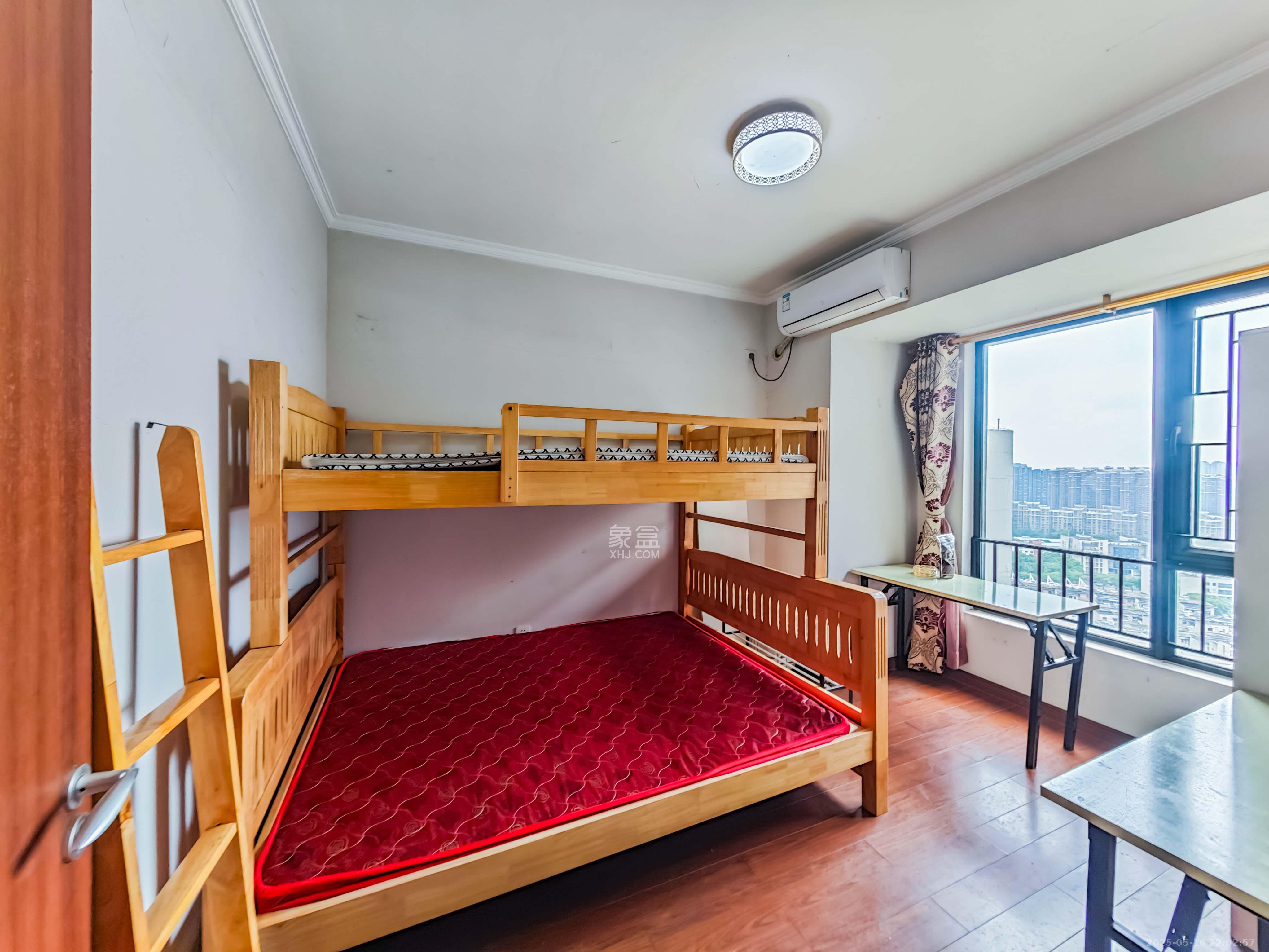 万科金域华府三四期  4室2厅2卫    128.0万 万科金域华府三四期  4室2厅2卫    128.0万卧室