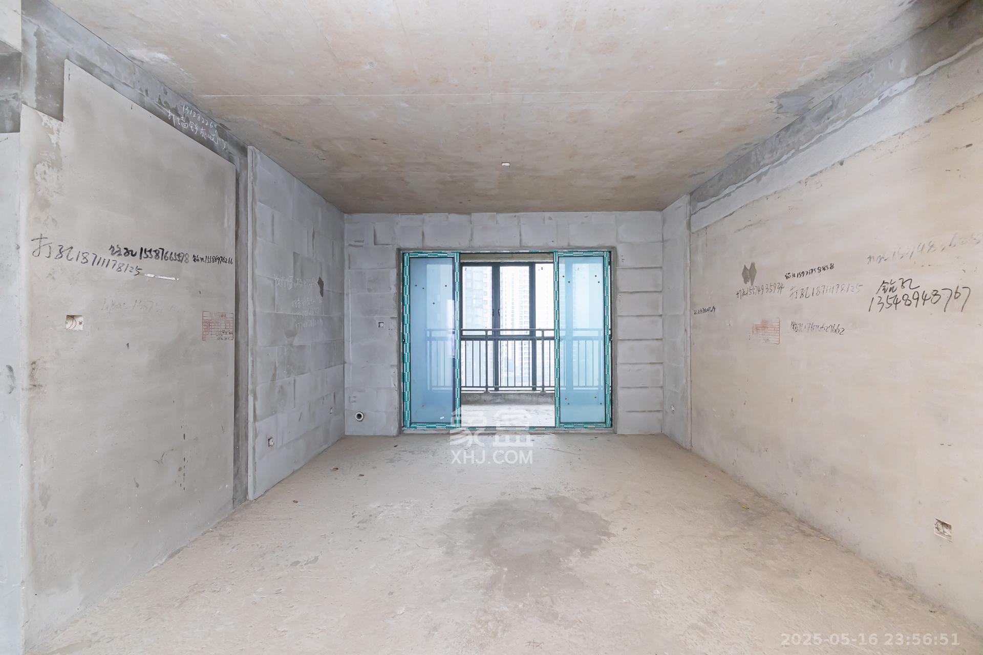 润和滨江广场(润和中央广场) 4室2厅1卫 108.0万 润和滨江广场(润和中央广场) 4室2厅1卫 108.0万客厅