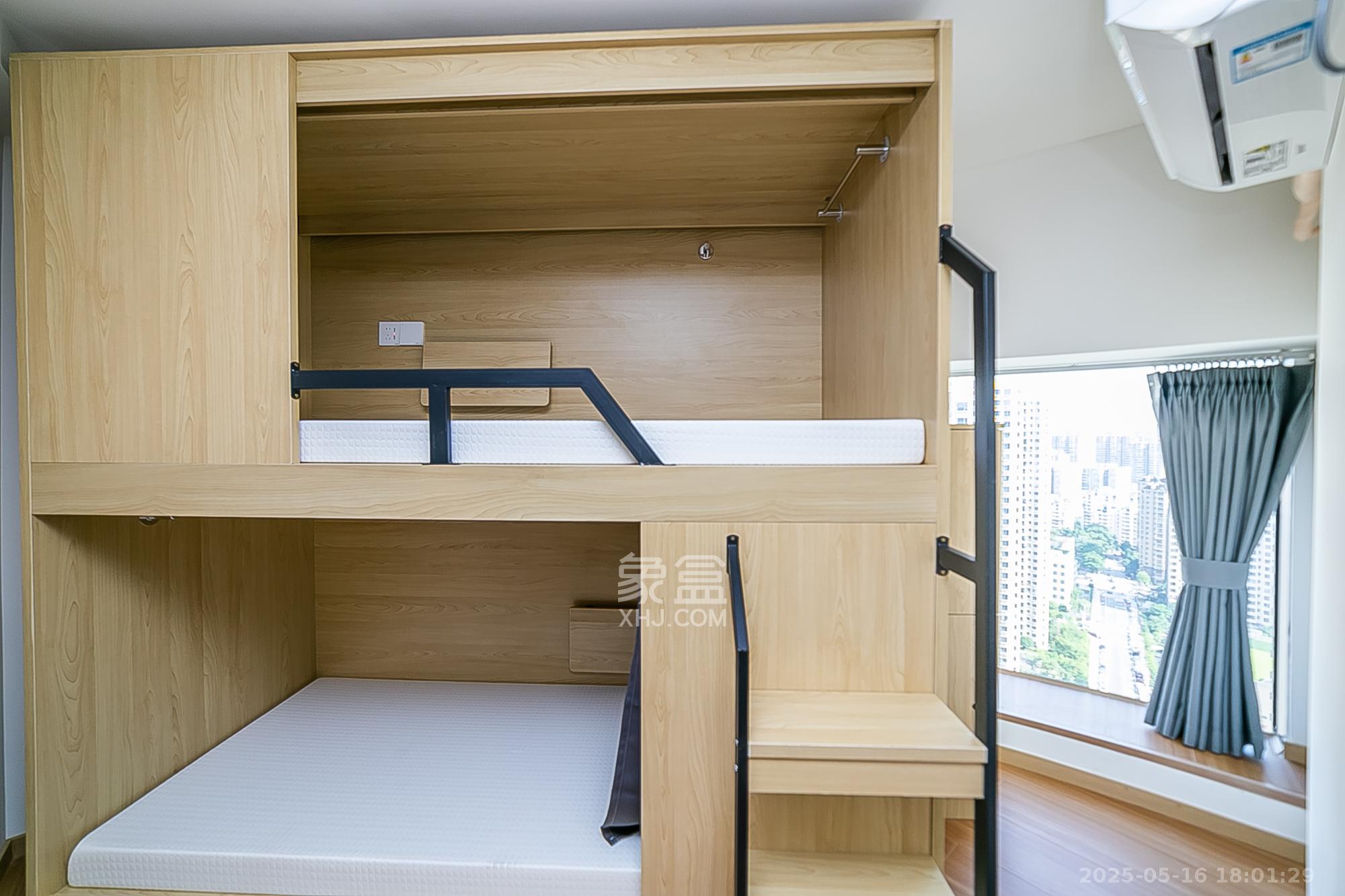 万润时光里 6室2厅1卫 60.0万 万润时光里 6室2厅1卫 60.0万卧室