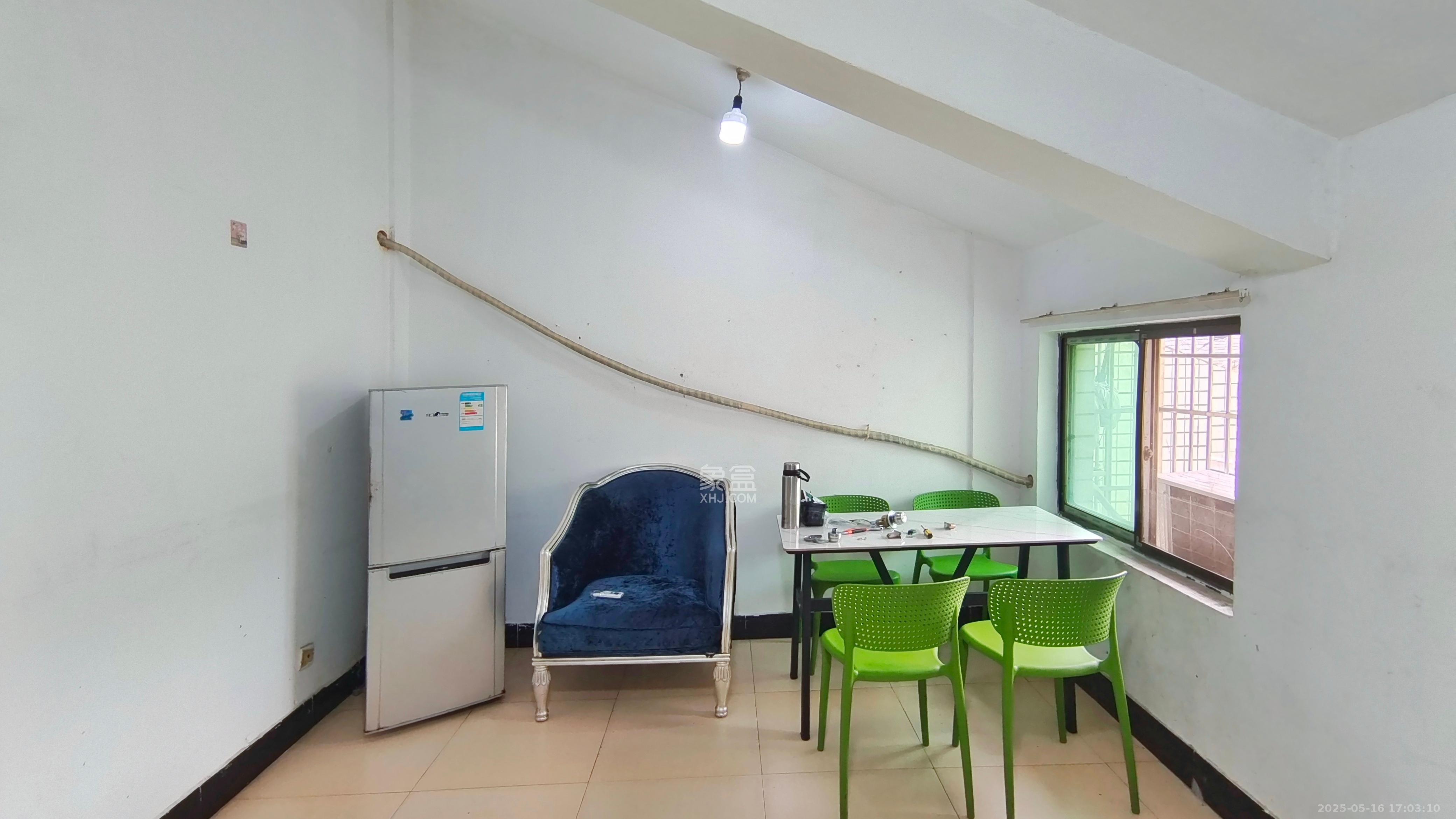 高岭小区 2室1厅1卫 1000.0元/月 高岭小区 2室1厅1卫 1000.0元/月室内图