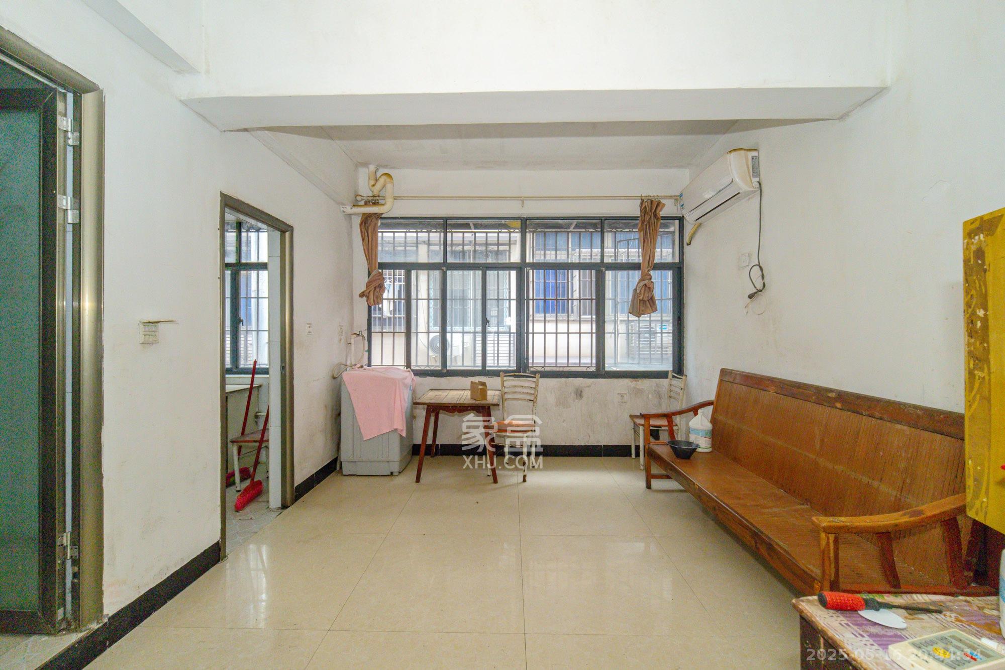 星沙三区 10室0厅0卫 265.0万 星沙三区 10室0厅0卫 265.0万客厅