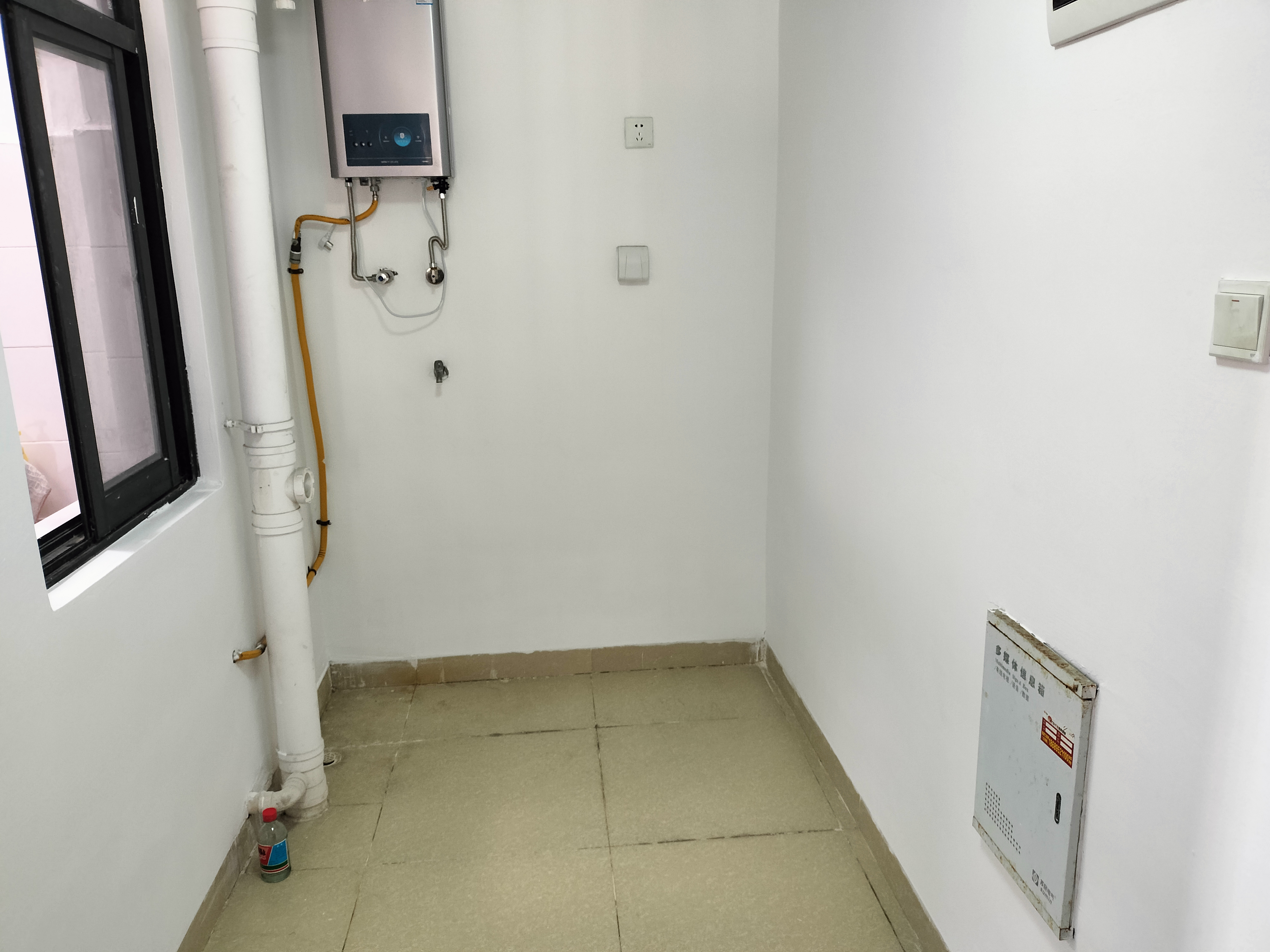 盛贤景都  1室2厅1卫   2400.00元/月室内图