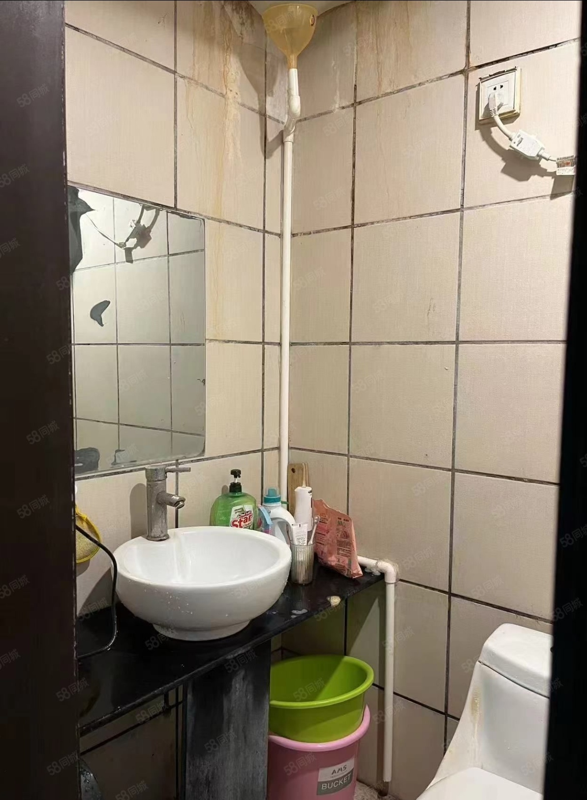 飞龙公寓 1室1厅1卫 27.0万 飞龙公寓 1室1厅1卫 27.0万客厅