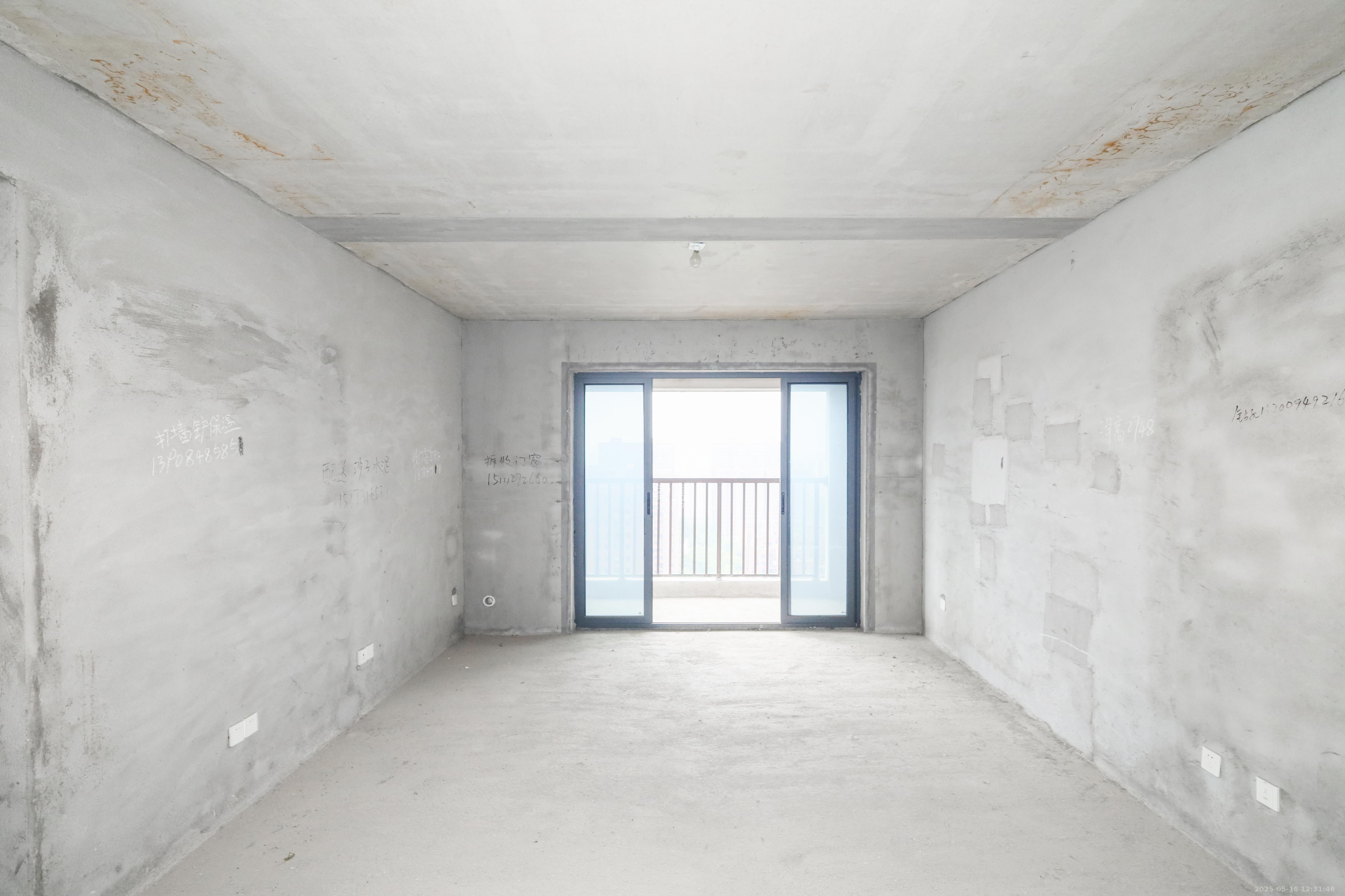 中冶中央公园  2室2厅1卫    75.0万 中冶中央公园  2室2厅1卫    75.0万客厅