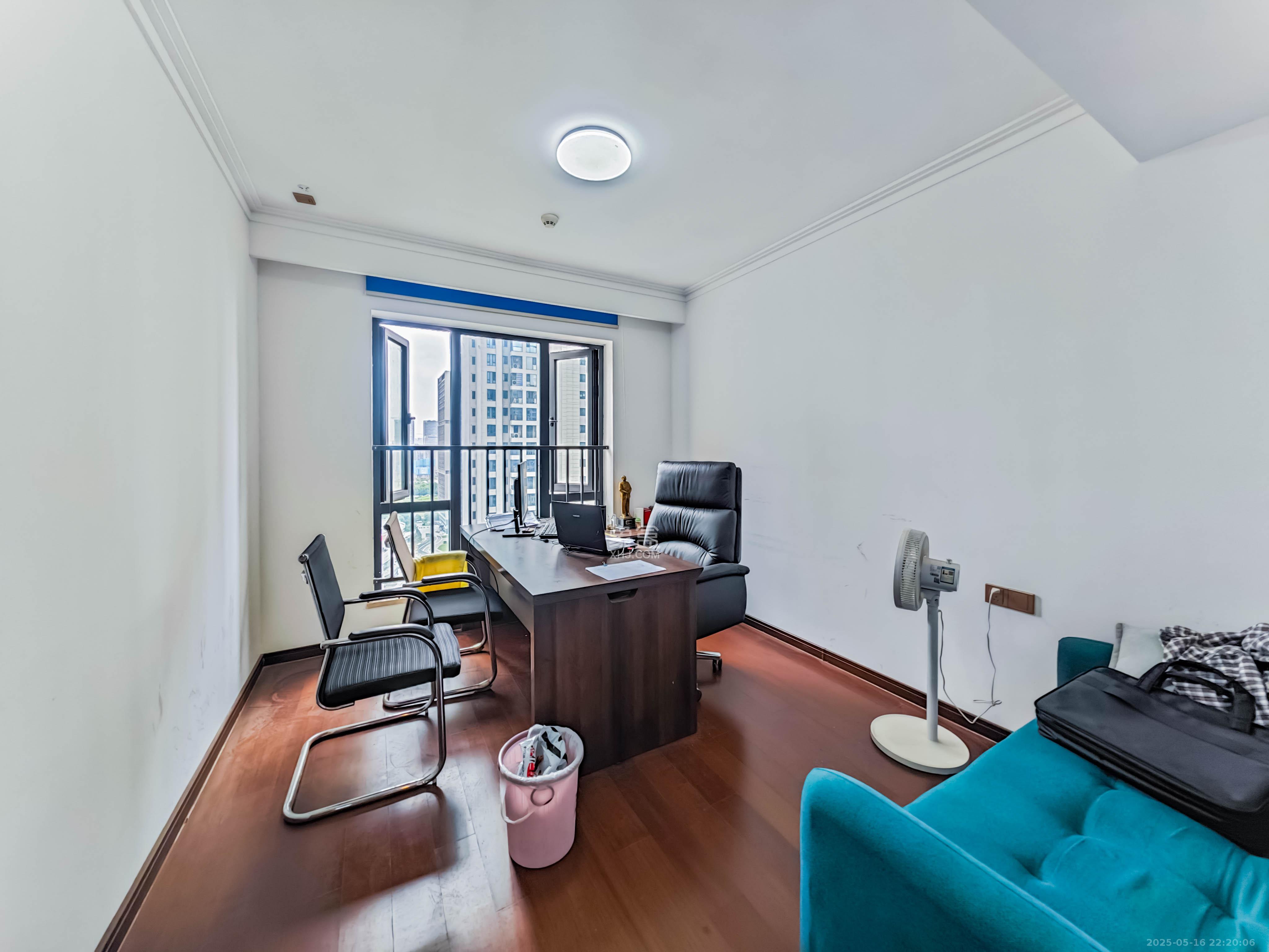 绿地长沙城际空间站(绿地新里佳苑)  5室2厅2卫    175.0万 绿地长沙城际空间站(绿地新里佳苑)  5室2厅2卫    175.0万卧室