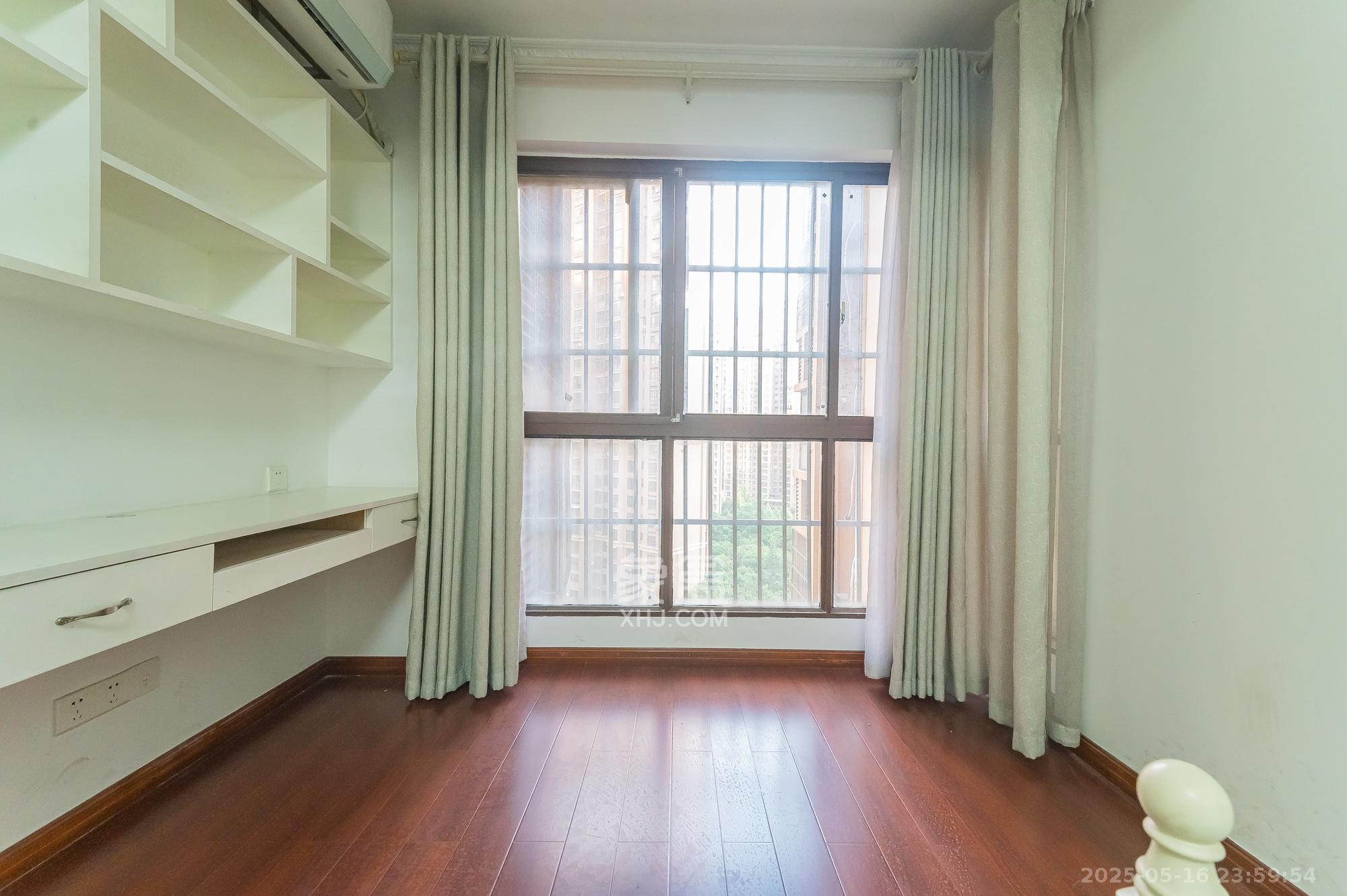 东方航标 3室2厅2卫 85.0万 东方航标 3室2厅2卫 85.0万阳台