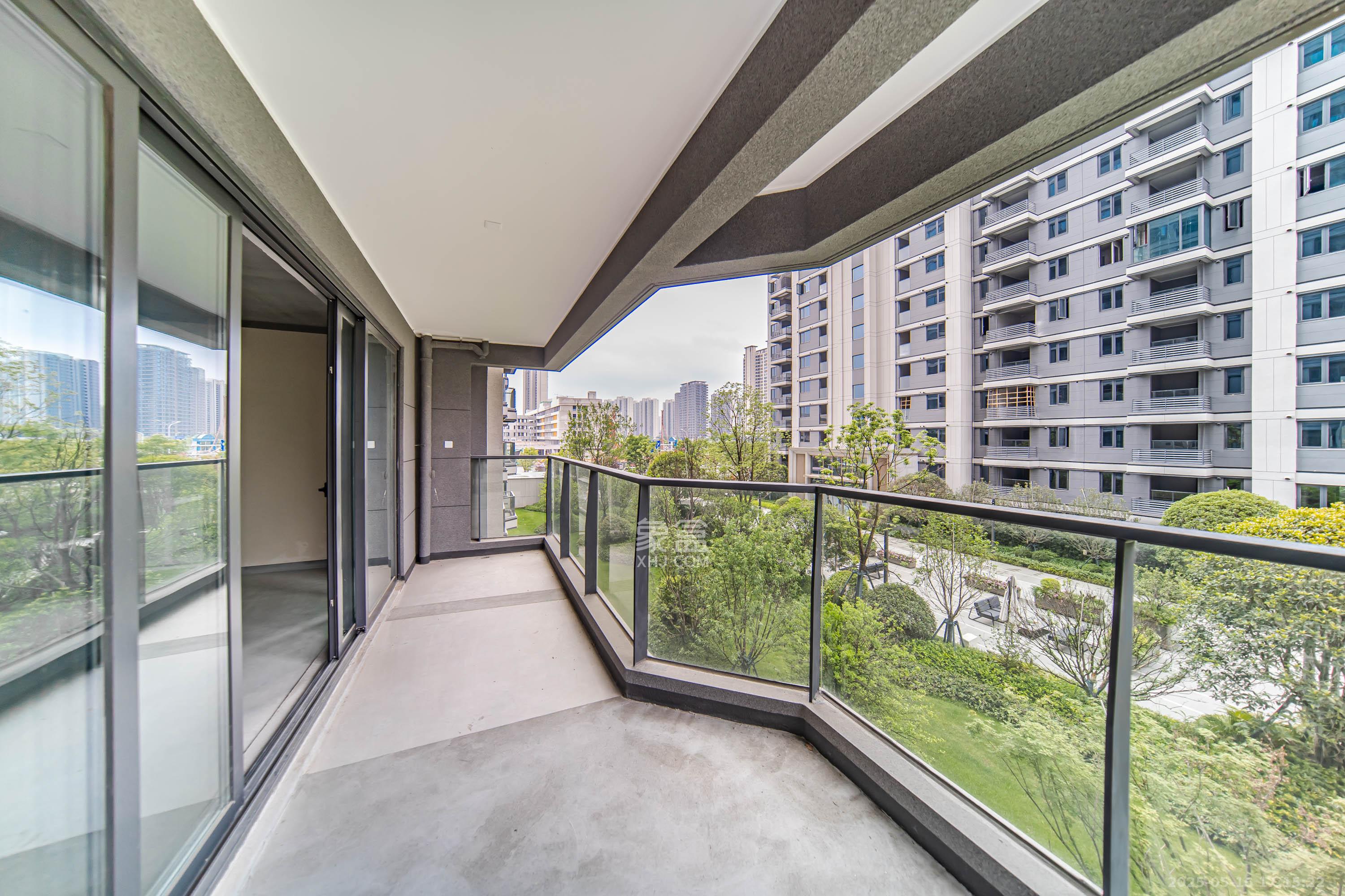 华润置地洋湖天序 4室2厅2卫 258.0万 华润置地洋湖天序 4室2厅2卫 258.0万阳台