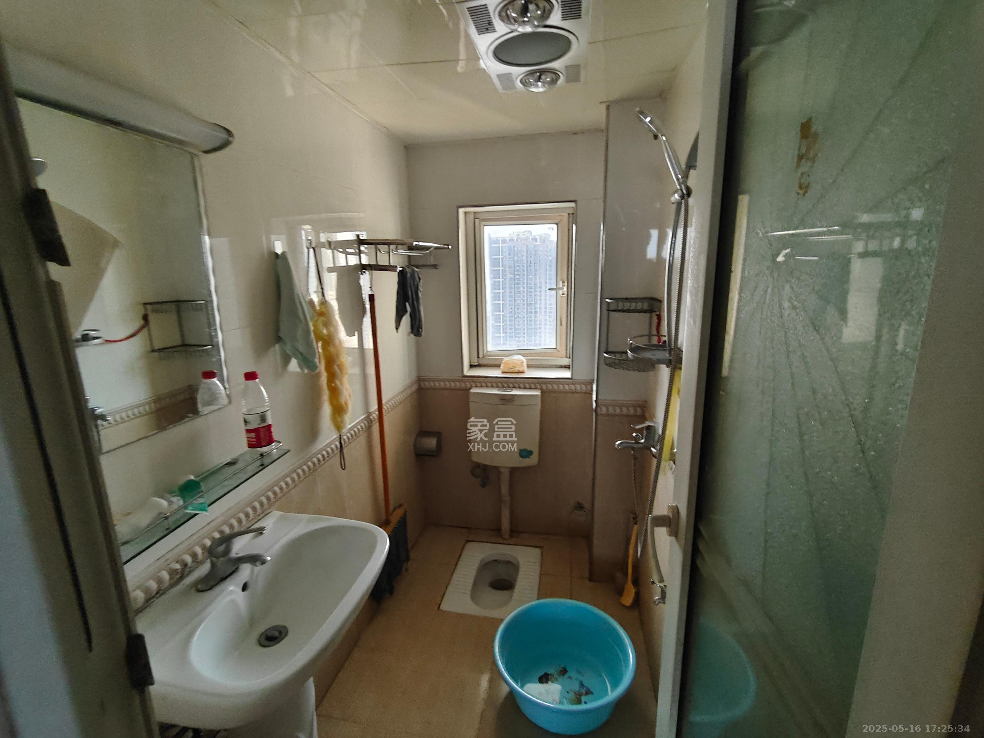 华新花苑  3室2厅2卫   2300.00元/月室内图