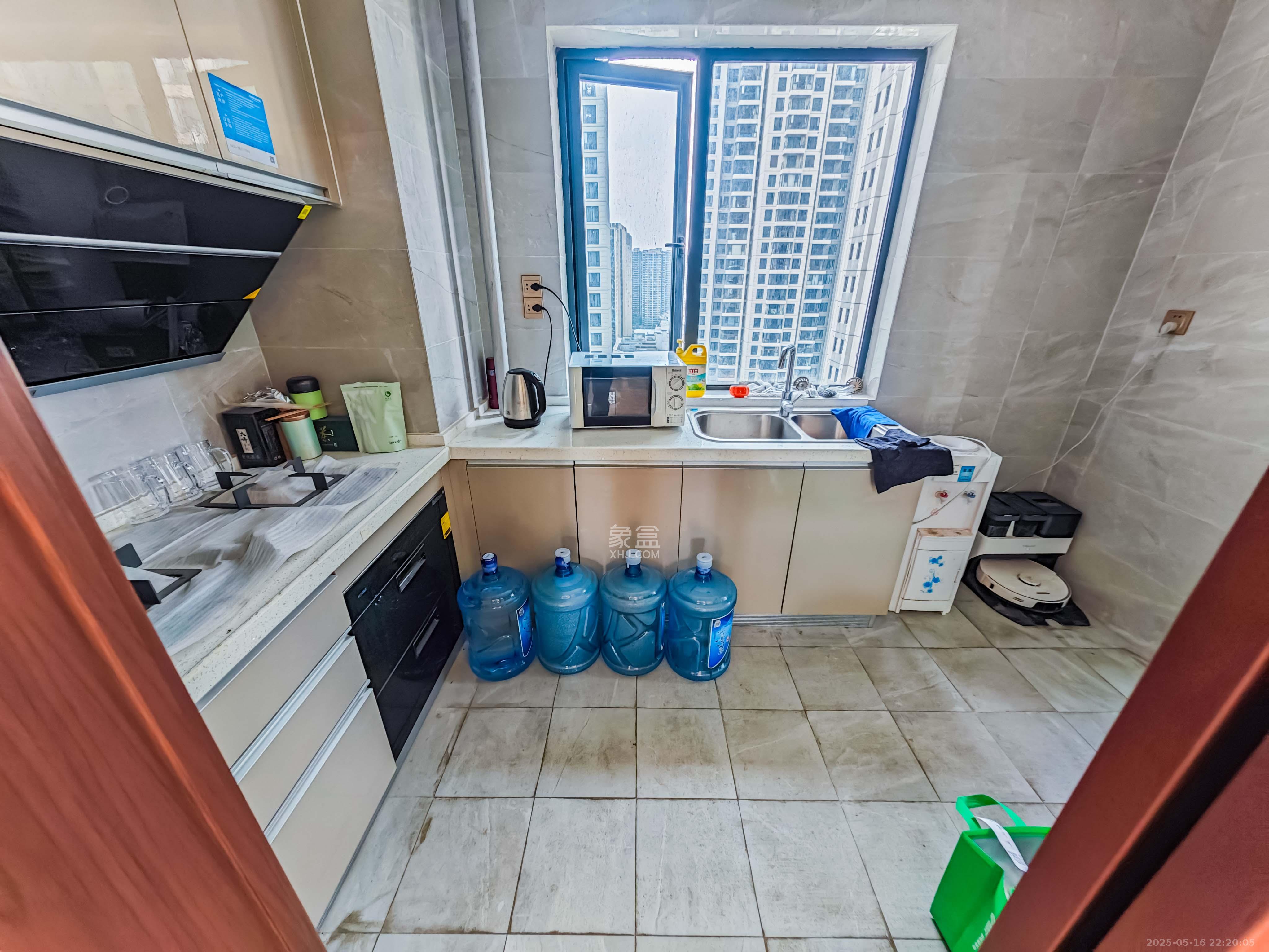 绿地长沙城际空间站(绿地新里佳苑)  5室2厅2卫    175.0万 绿地长沙城际空间站(绿地新里佳苑)  5室2厅2卫    175.0万厨房