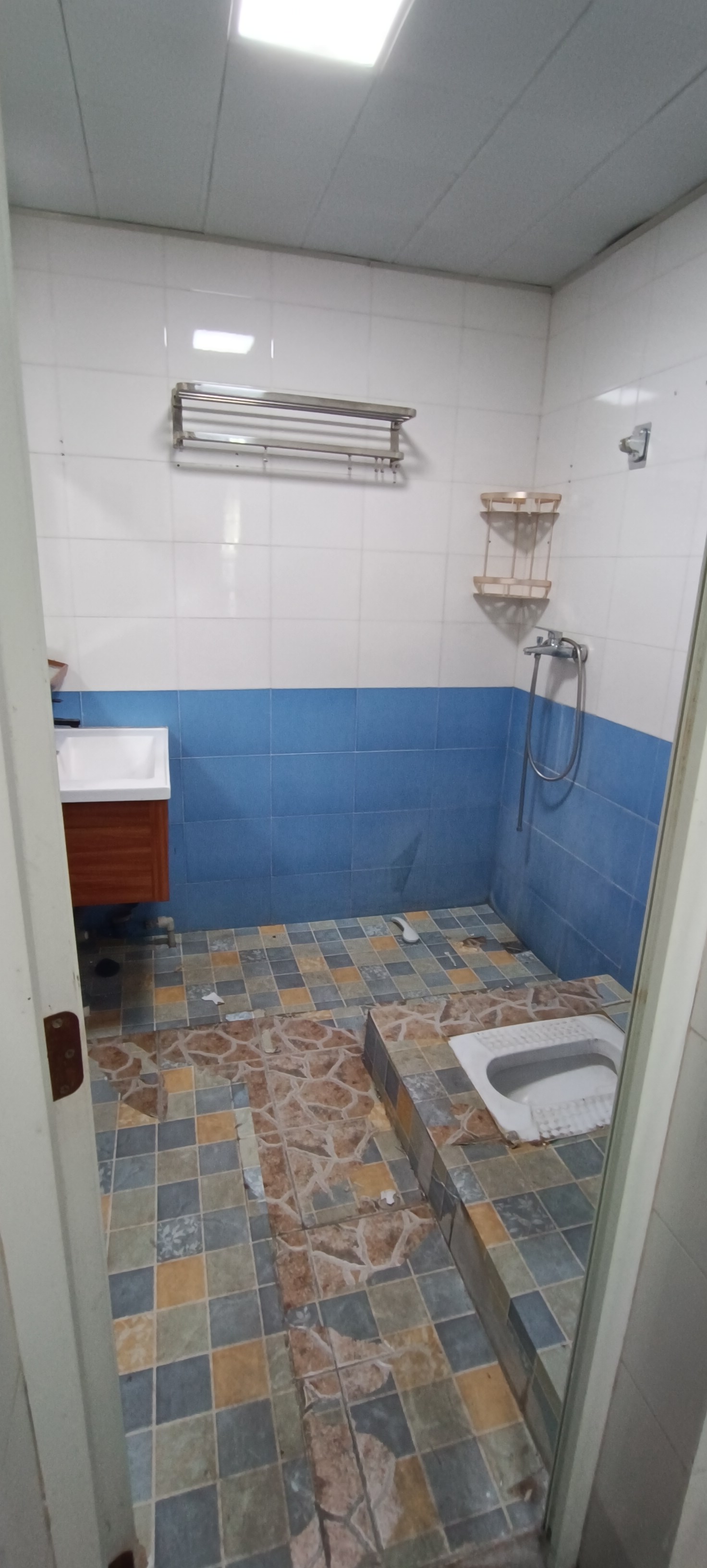 富豪大厦(富豪花园) 2室1厅1卫 108.0万 富豪大厦(富豪花园) 2室1厅1卫 108.0万客厅