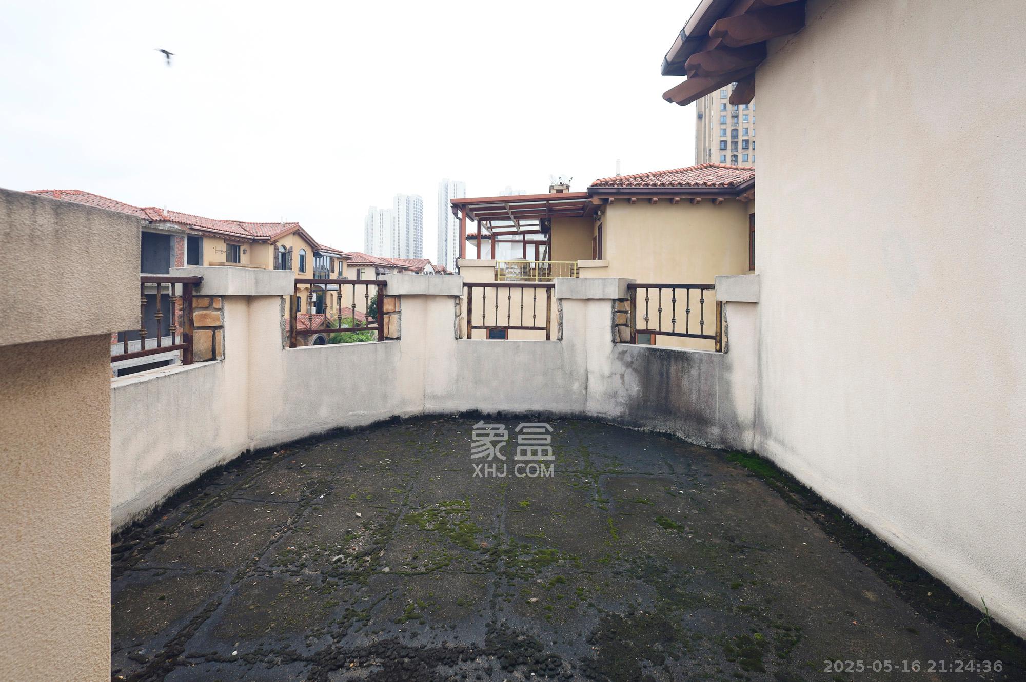 水映加州  5室2厅4卫   480.00万阳台