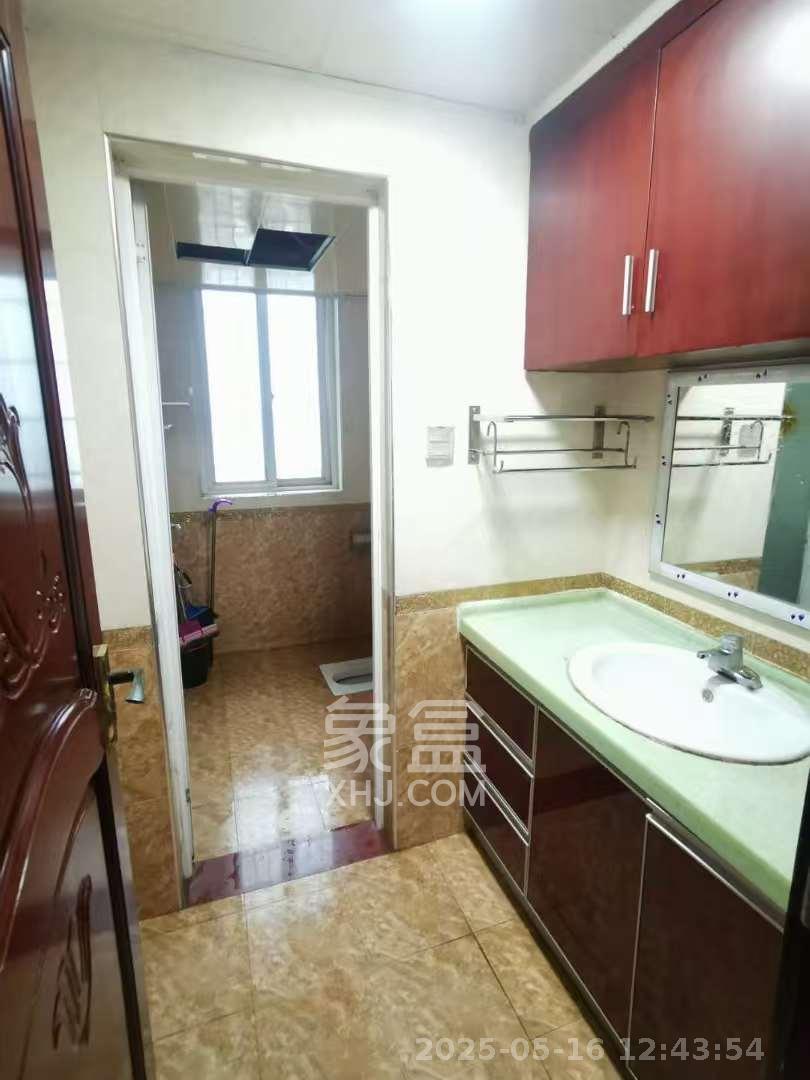 麓谷加州阳光 4室2厅2卫 3300.0元/月 麓谷加州阳光 4室2厅2卫 3300.0元/月室内图