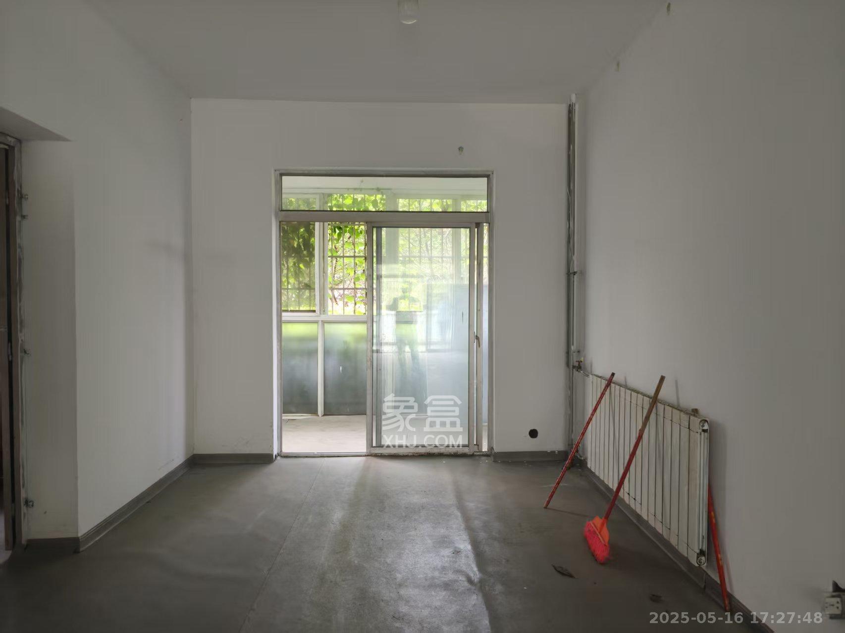 九峰小区(一二三四区) 4室2厅2卫 2500.0元/月 九峰小区(一二三四区) 4室2厅2卫 2500.0元/月室内图