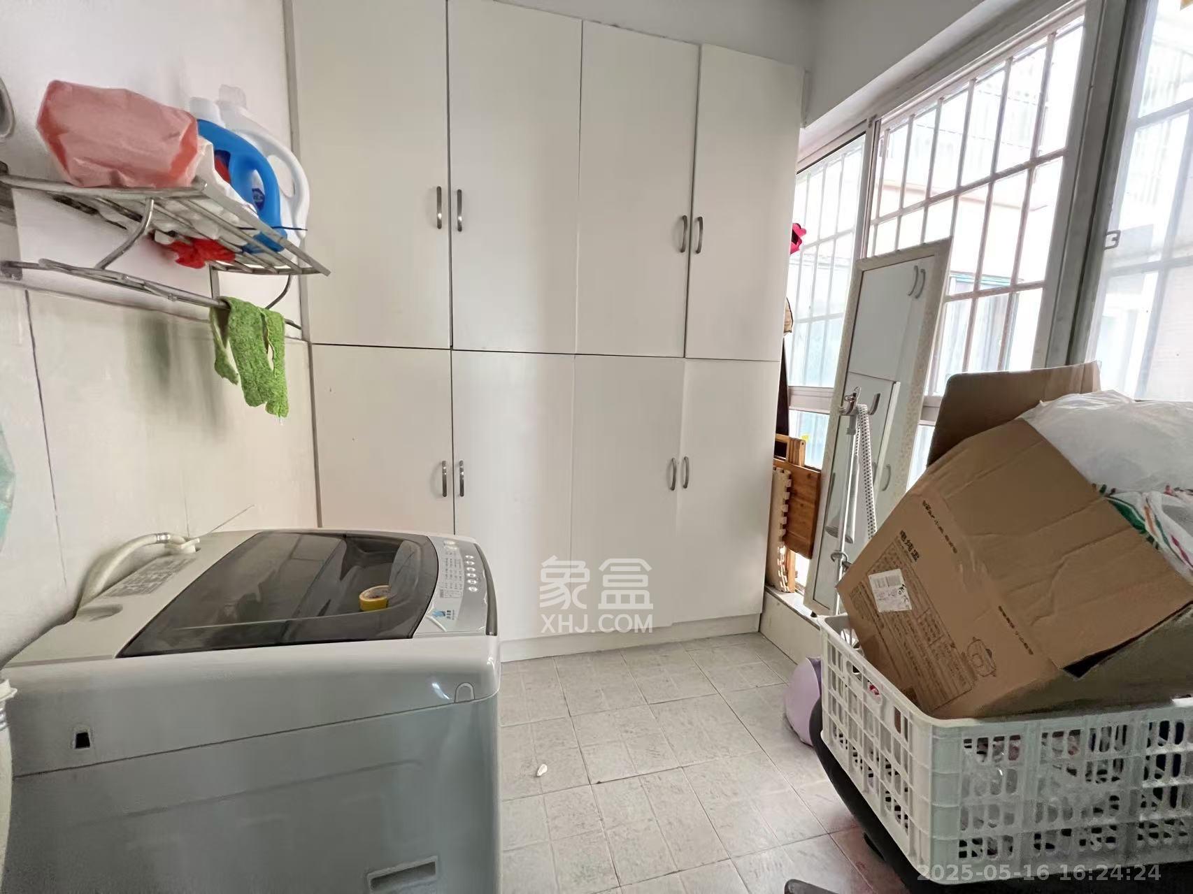 上河国际C区  3室2厅1卫   2500.00元/月室内图
