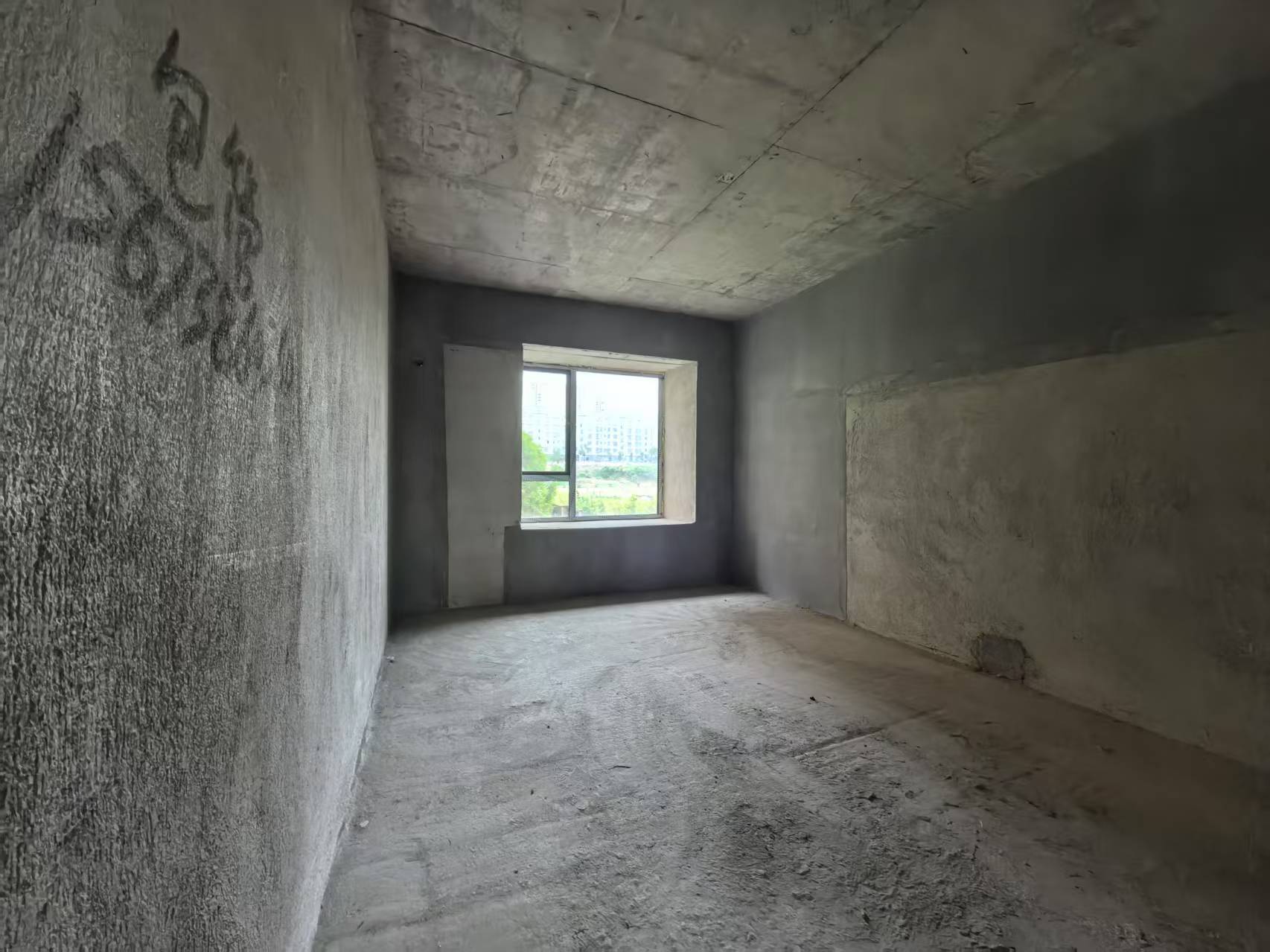 吉鸿花园 3室2厅2卫 59.8万 吉鸿花园 3室2厅2卫 59.8万客厅