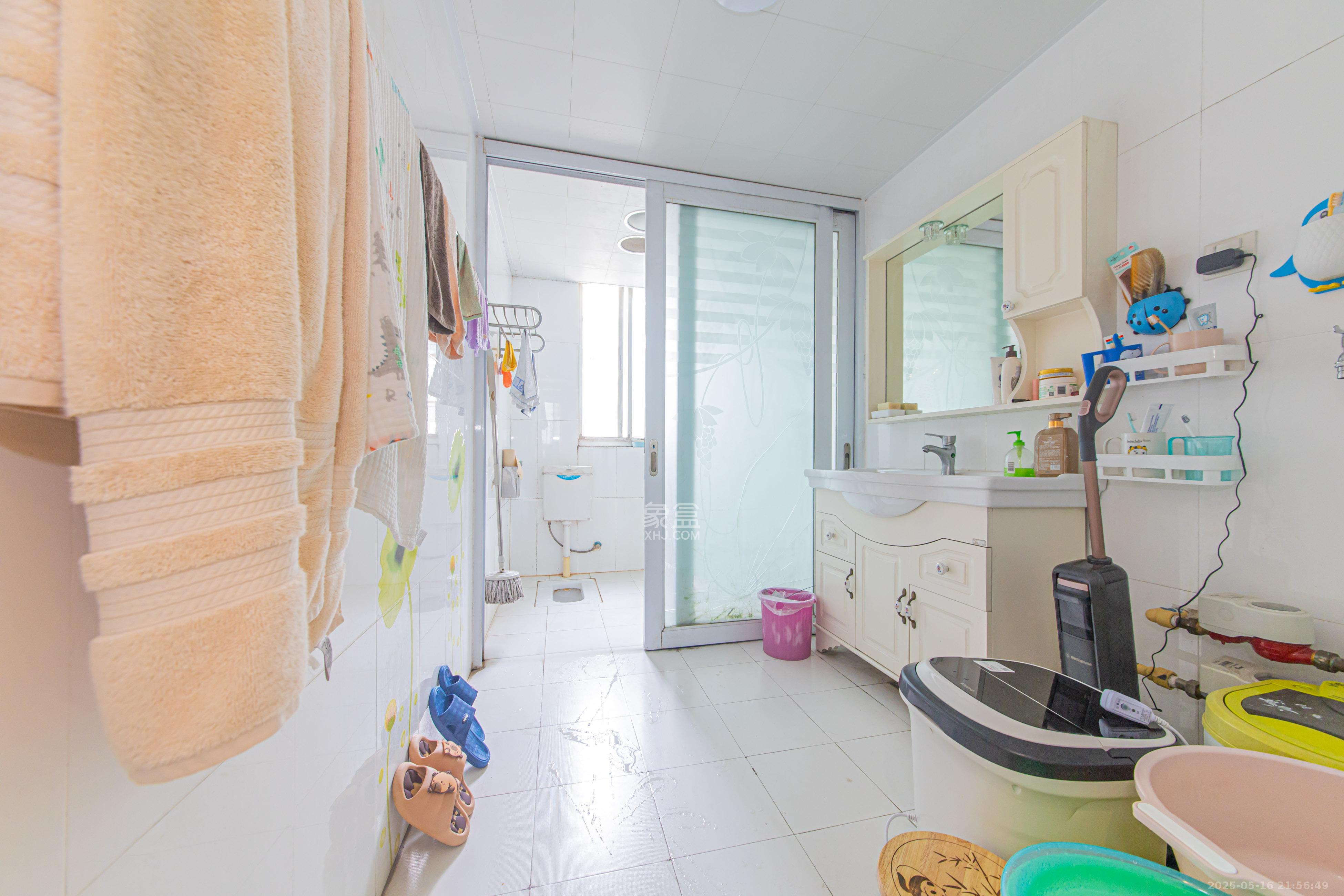 九峰小区(一二三四区) 4室2厅2卫 230.0万 九峰小区(一二三四区) 4室2厅2卫 230.0万卫生间