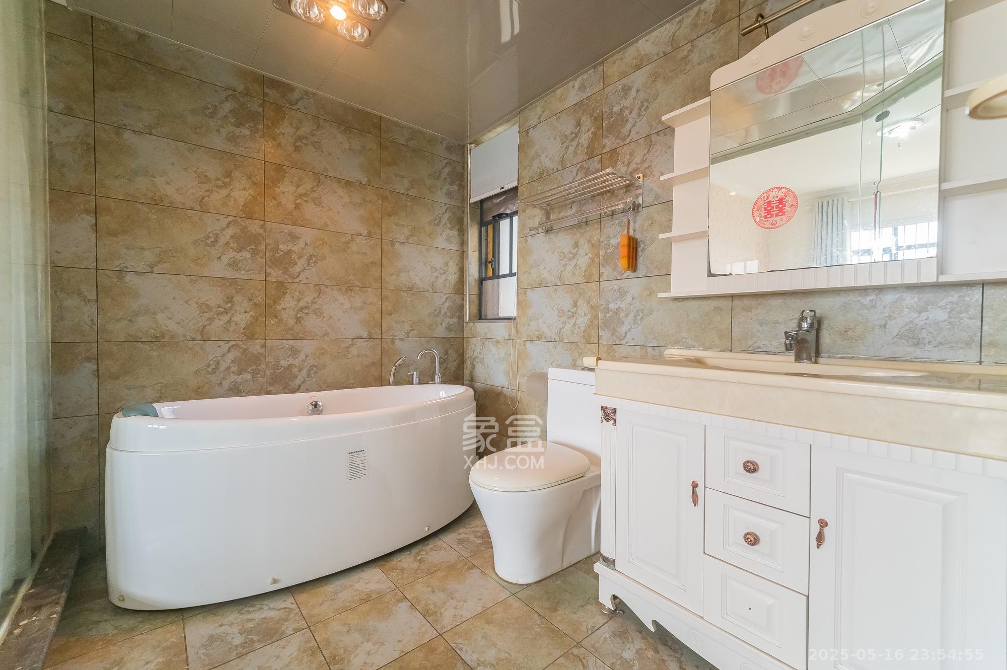 鹏基诺亚山林 3室2厅2卫 78.8万 鹏基诺亚山林 3室2厅2卫 78.8万卫生间