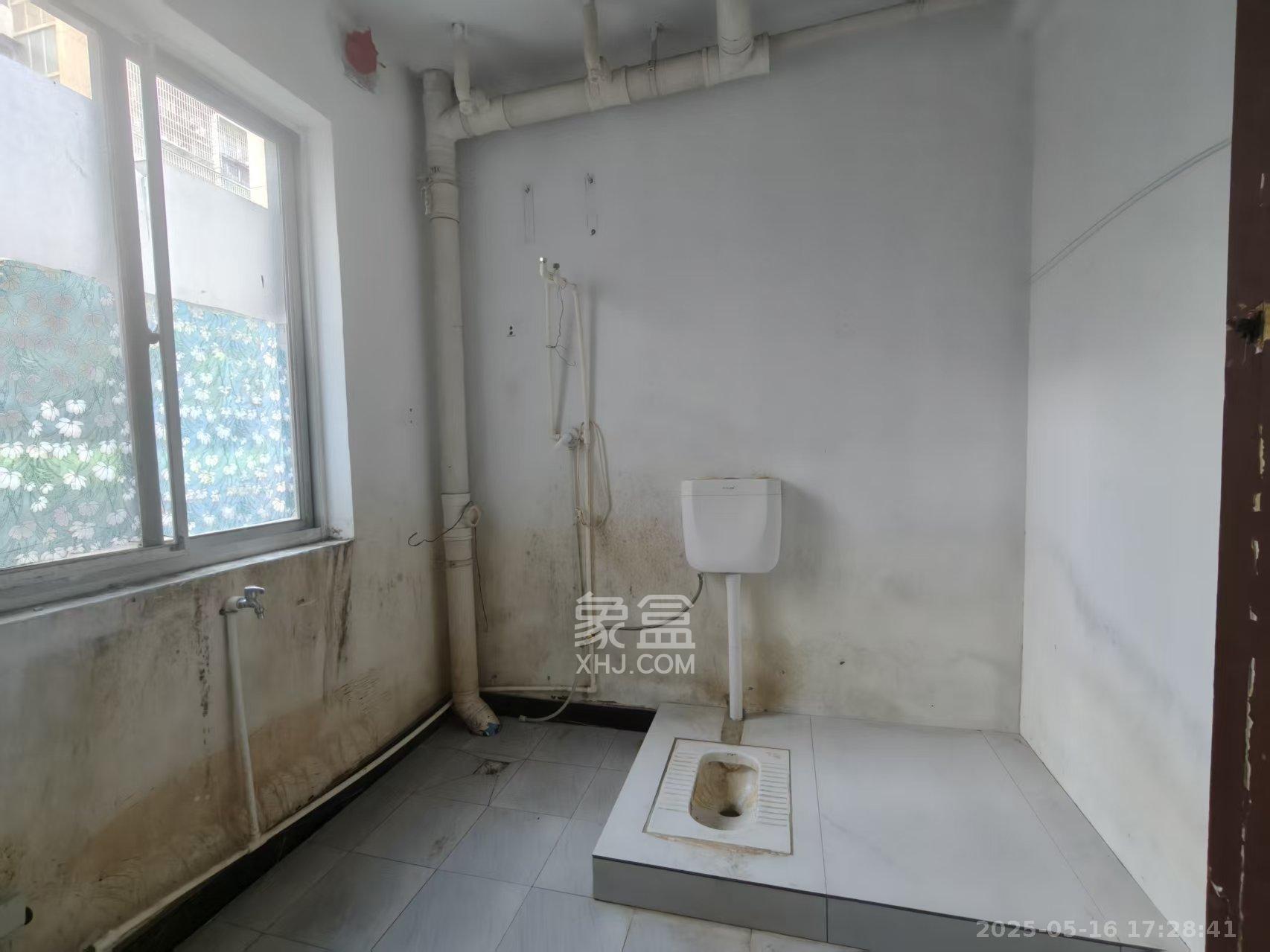 九峰小区(一二三四区) 4室2厅2卫 2500.0元/月 九峰小区(一二三四区) 4室2厅2卫 2500.0元/月室内图