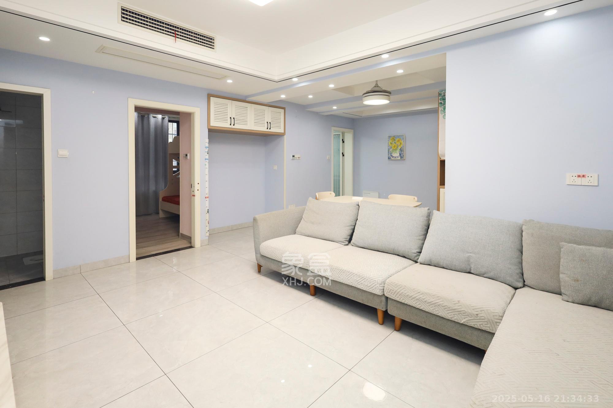 水映加州 3室2厅1卫 150.0万 水映加州 3室2厅1卫 150.0万客厅