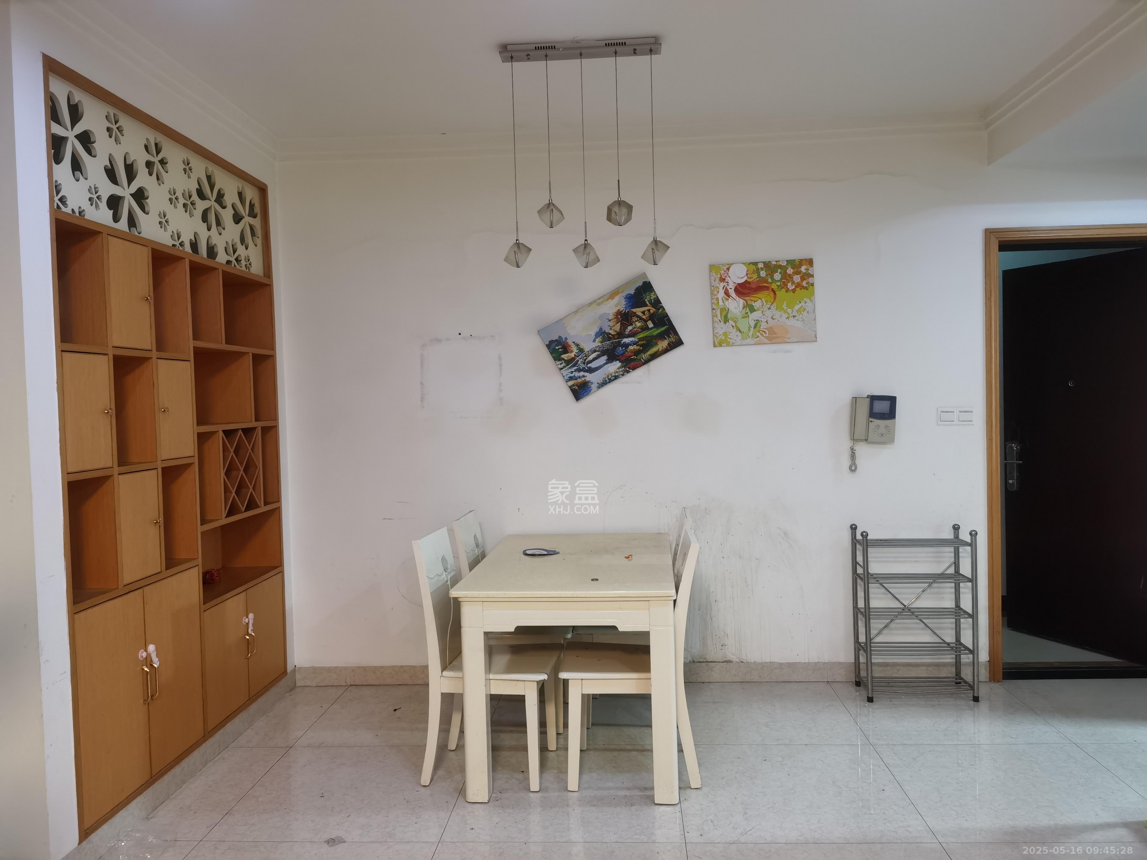 三一街区  3室2厅1卫   1800.00元/月室内图
