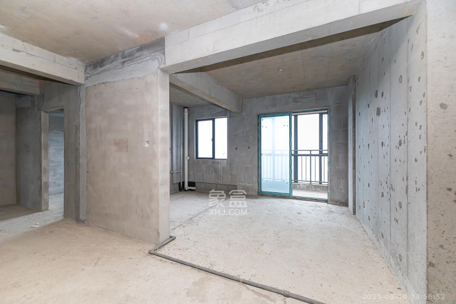 润和滨江广场（润和中央广场）  4室2厅1卫    108.0万客厅