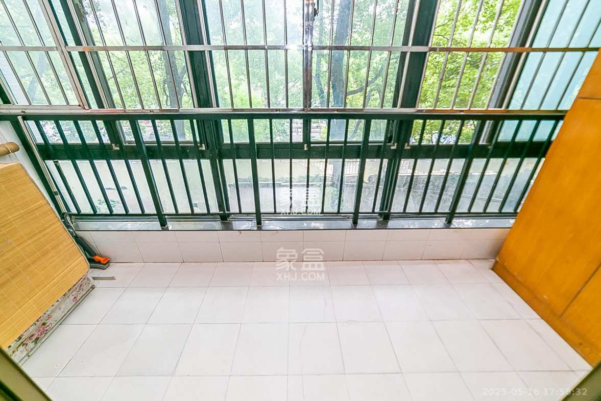 金凤滩家园 2室2厅1卫 85.0万 金凤滩家园 2室2厅1卫 85.0万阳台