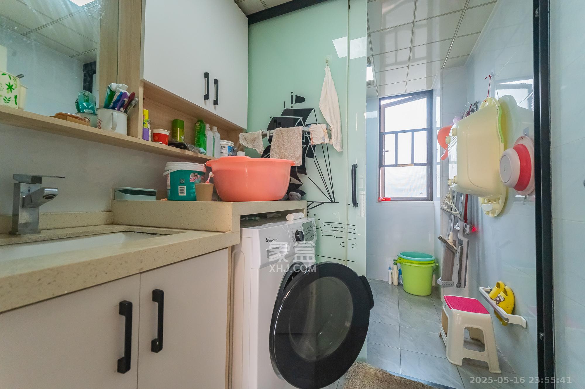 华润置地广场二期  4室2厅2卫    109.8万卫生间