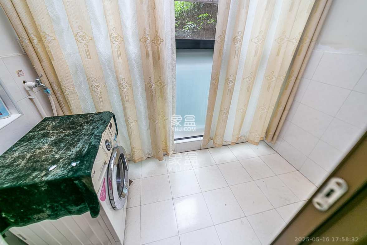 金凤滩家园 2室2厅1卫 85.0万 金凤滩家园 2室2厅1卫 85.0万阳台