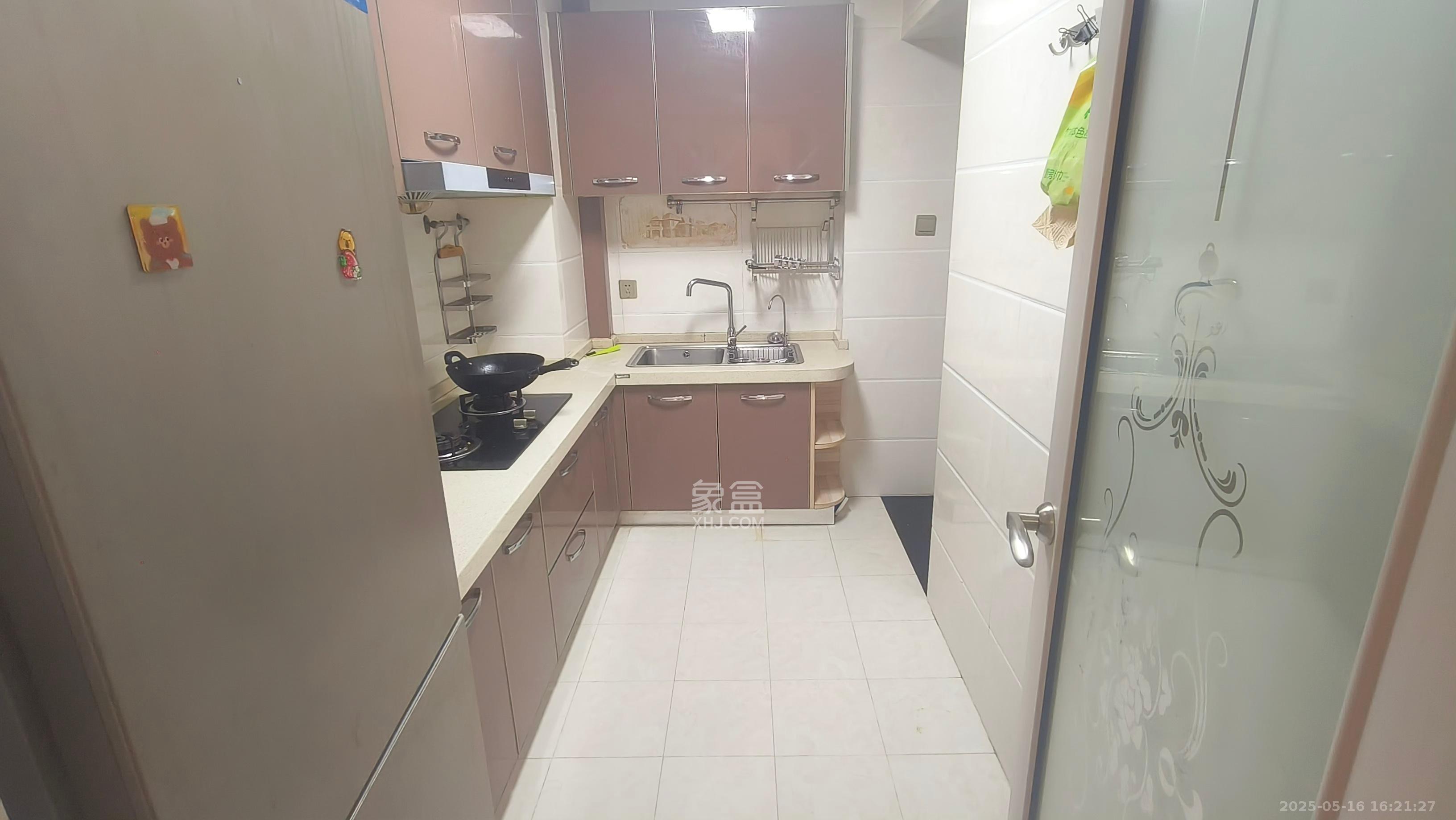 第六都(陆都小区) 3室2厅2卫 4200.0元/月 第六都(陆都小区) 3室2厅2卫 4200.0元/月室内图