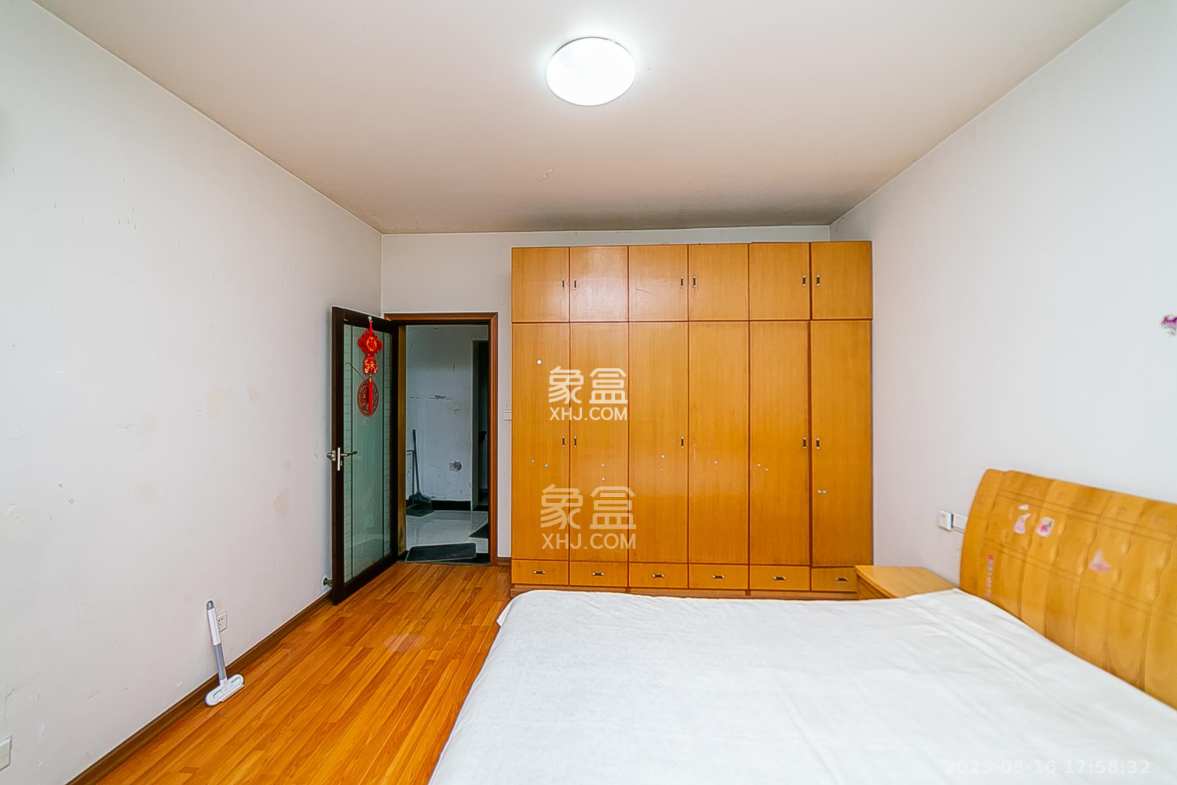 金凤滩家园 2室2厅1卫 85.0万 金凤滩家园 2室2厅1卫 85.0万卧室