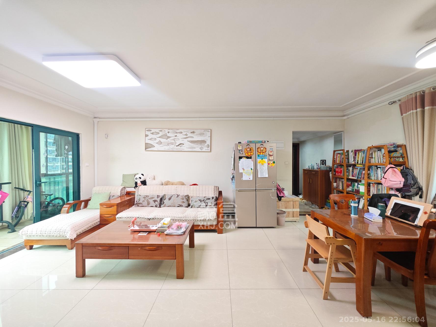 恒大城  3室2厅3卫    105.8万客厅